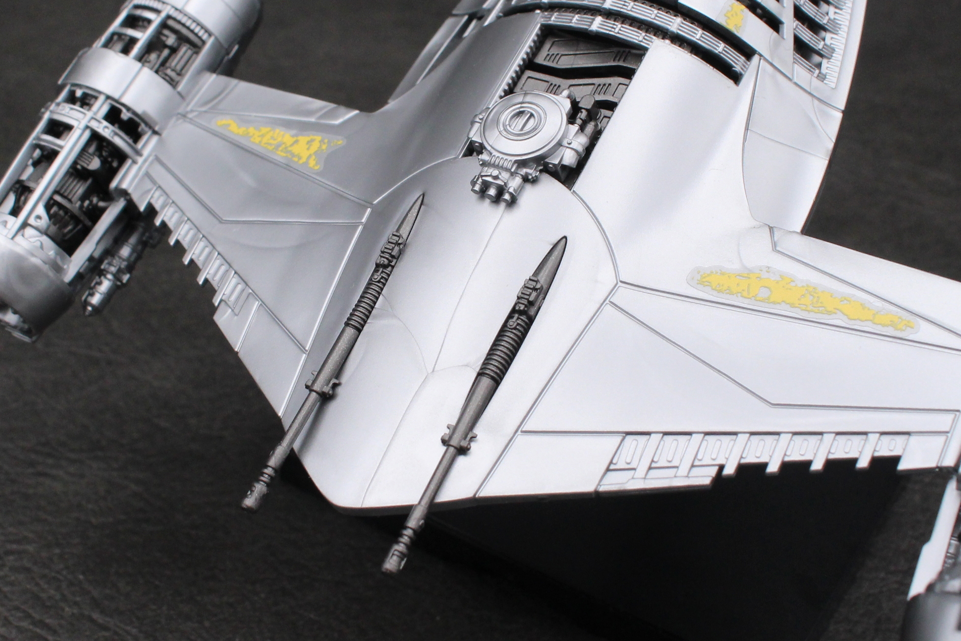 新たに取り付けられたターボニック・ヴェンチュリ・パワー・アシミレーターと2門の長砲身ブラスター