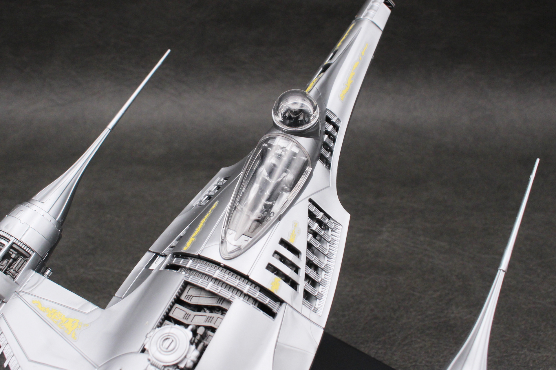 機内のマンダロリアンとグローグー