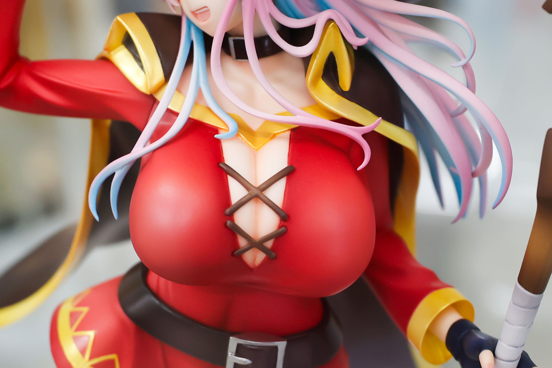 胸が強調されているように見える