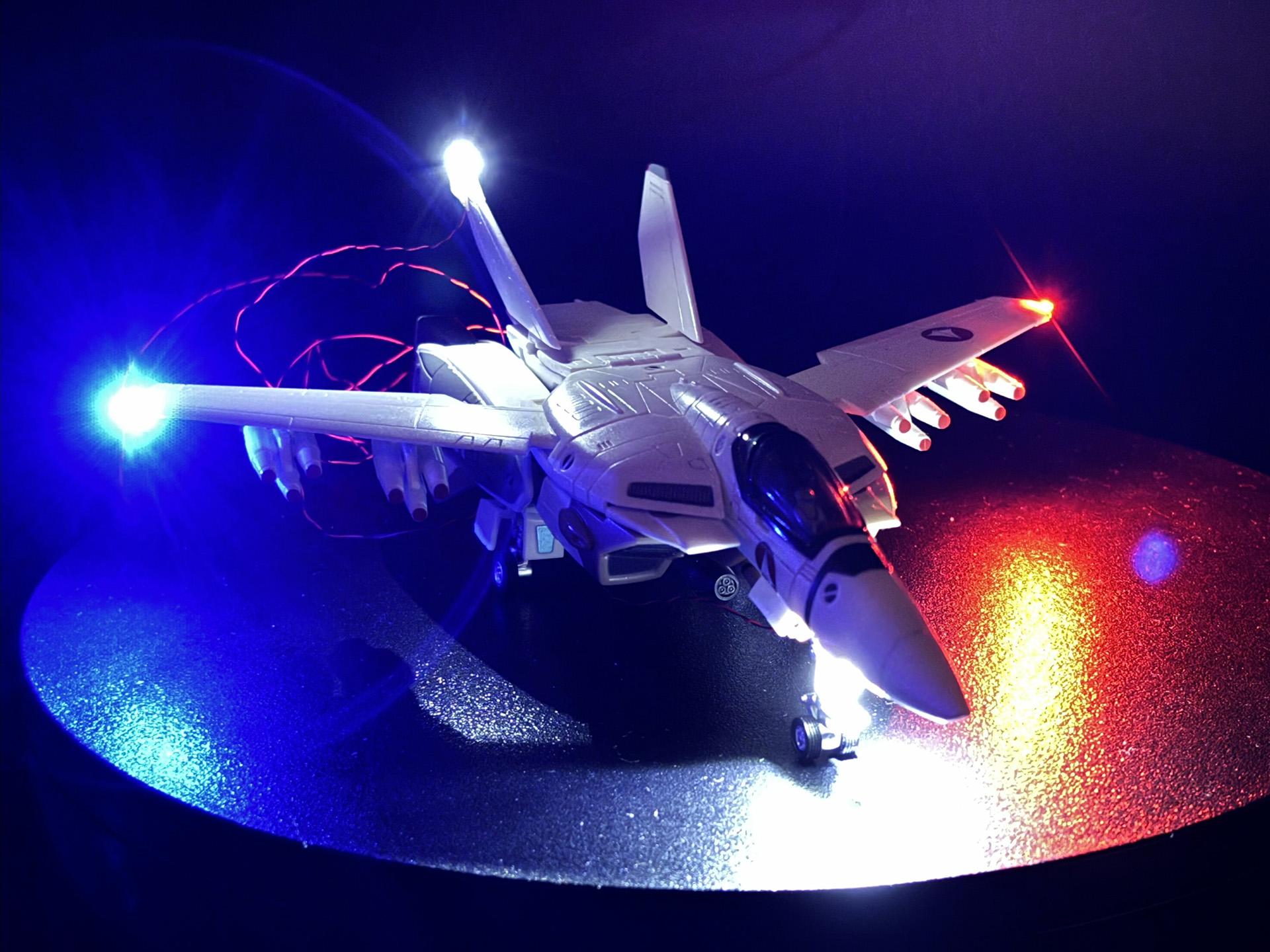 非常に簡単に電飾が楽しめる。ぜひ挑戦して欲しい