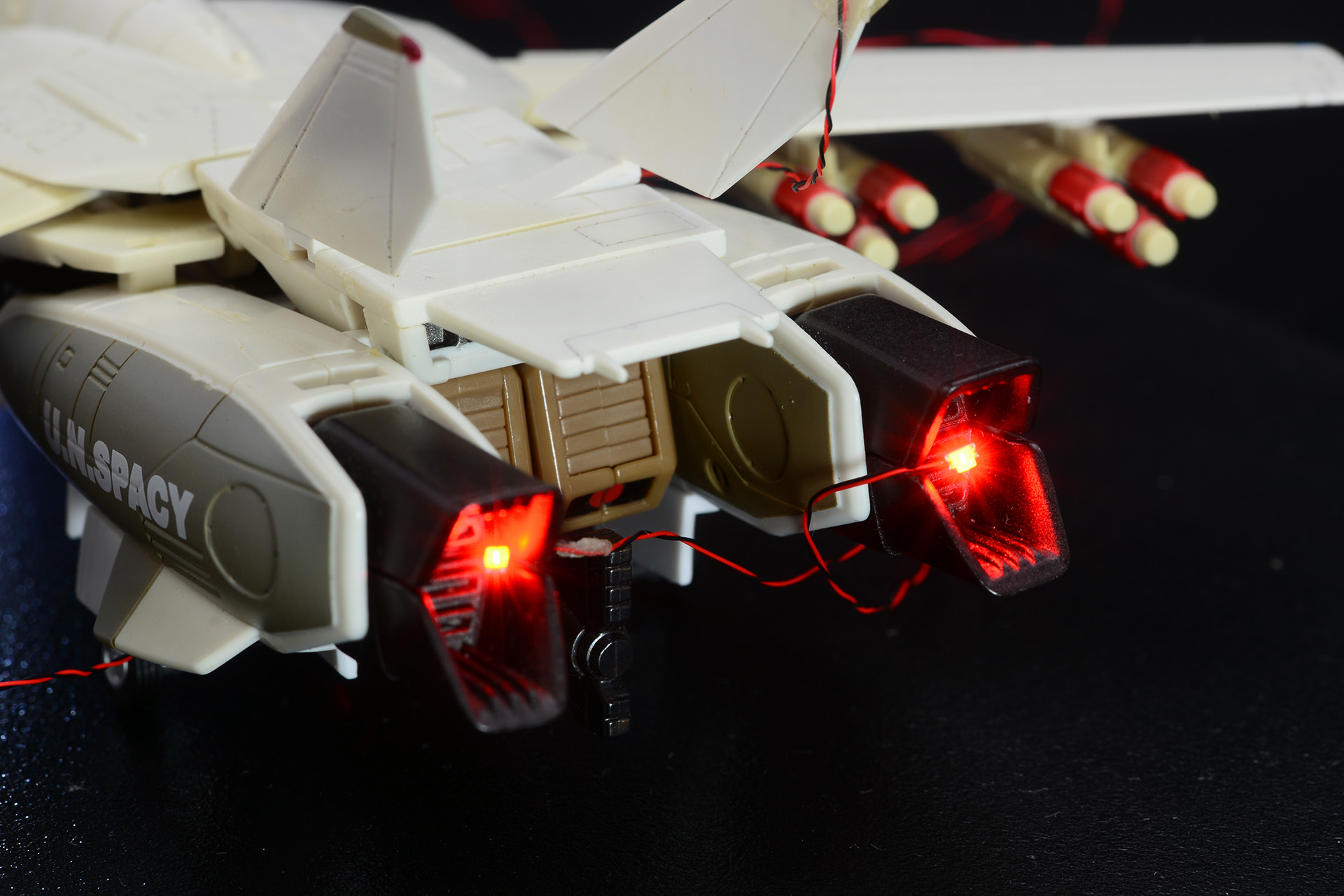 変形機能を活かし、ジェットノズルは挟み込んだのみだ