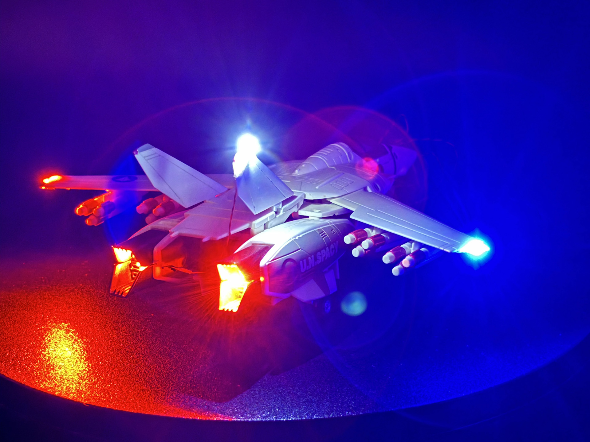 「模型電光」はこれまでハードルの高かった「電飾の制御」を手軽に行うことができるツールだ