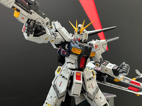 イベント会場にてガンプラ「PERFECT GRADE UNLEASHED 1/60 νガンダム