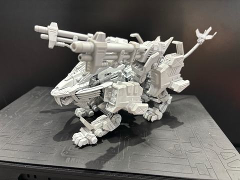 ブレードライガー超合金 ゾイド』のブレードライガーがズシリとした合金製フィギュアに。全長37