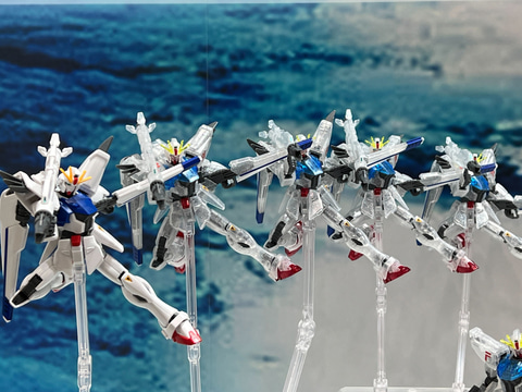 ガンダムF91」の“質量を持った残像”をガンプラで表現。クリアカラー版