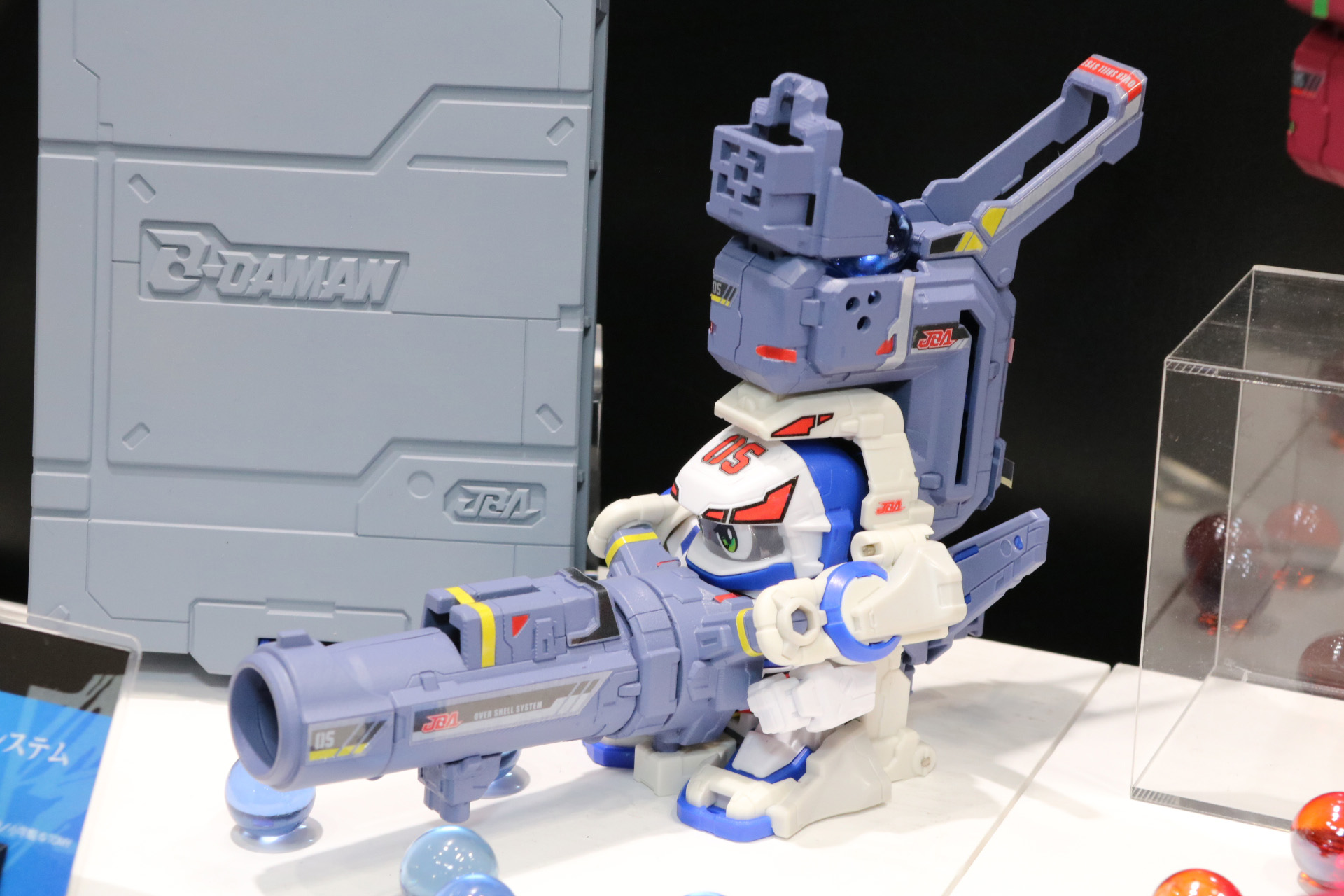 カスタムパーツとコンテナケースがセットになった「LEGACYSOUL スーパービーダマン OSシステム カスタムパーツセットA」が登場。別売りの「ファイティングフェニックス」に取り付けることもできる