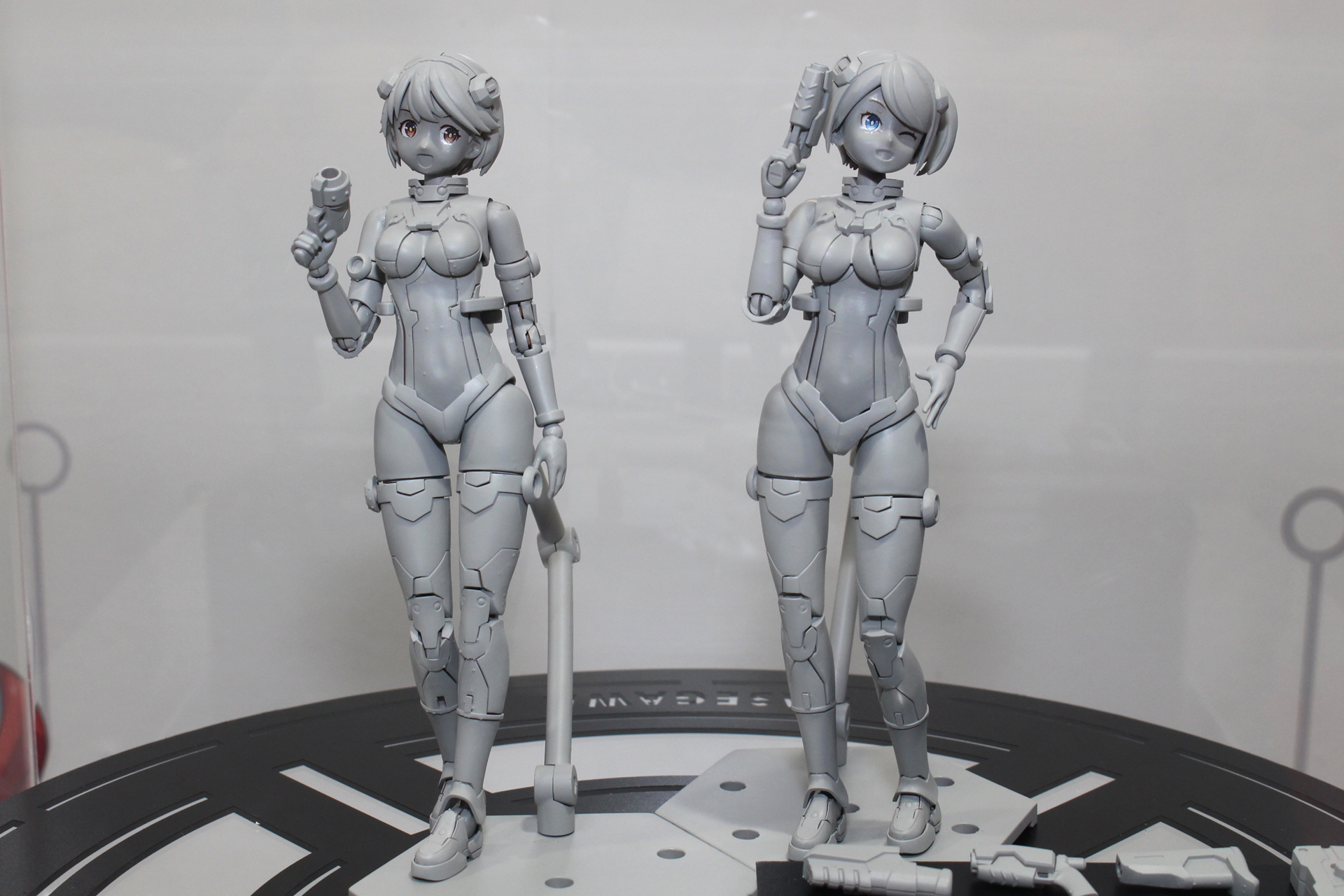 左から「A.S.G. ガールズ EMO-X0022“アリア”」、「A.S.G. ガールズ EMO-X0024“シエル”」。12月27日頃発売予定。価格は各4,730円