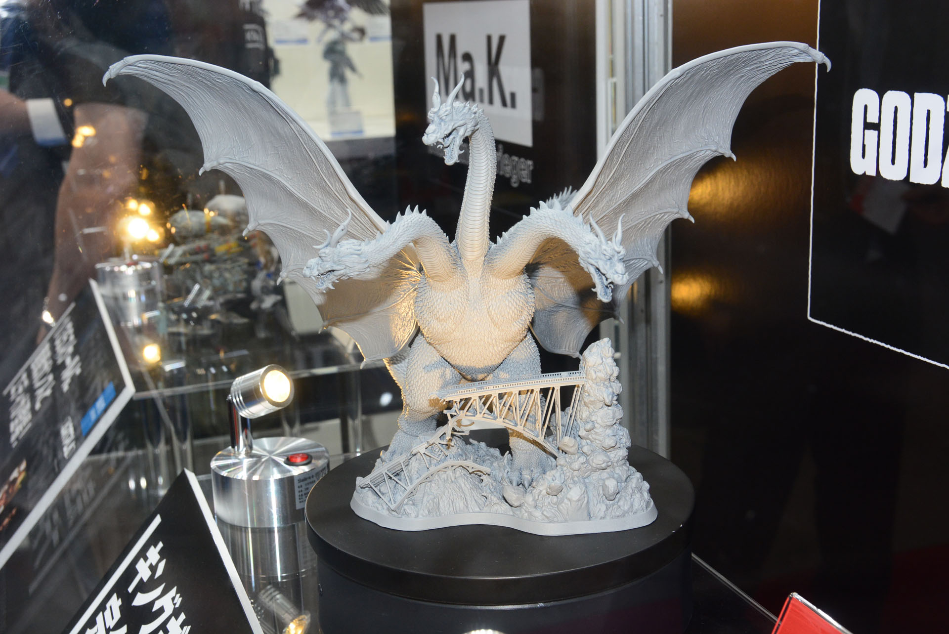 会場で発表された「ARTPLA キングギドラ Re:イマジネーション」。2026年発売予定、価格は未定