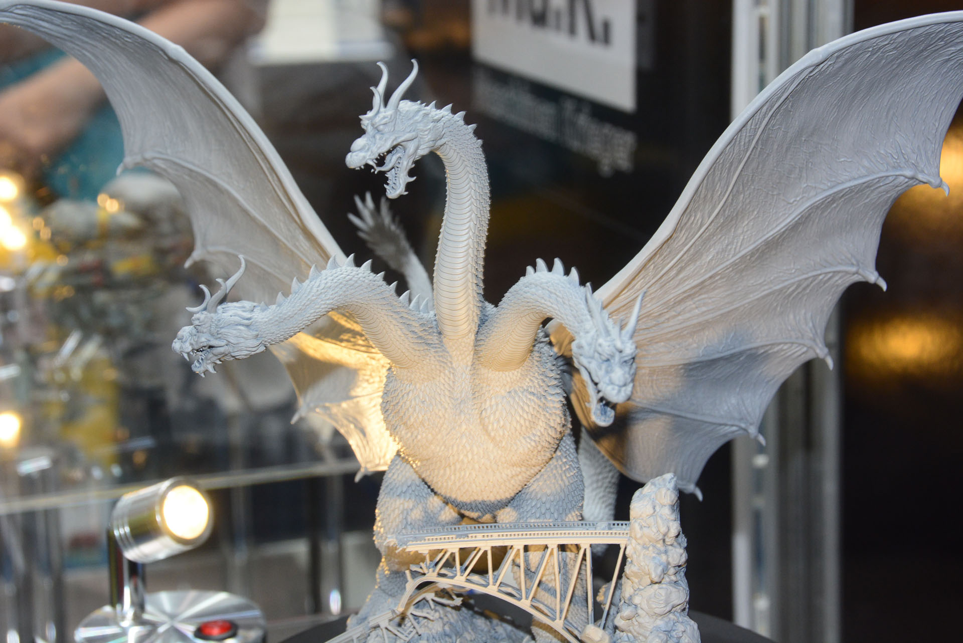 それぞれが別々の意思を持つ3つの首