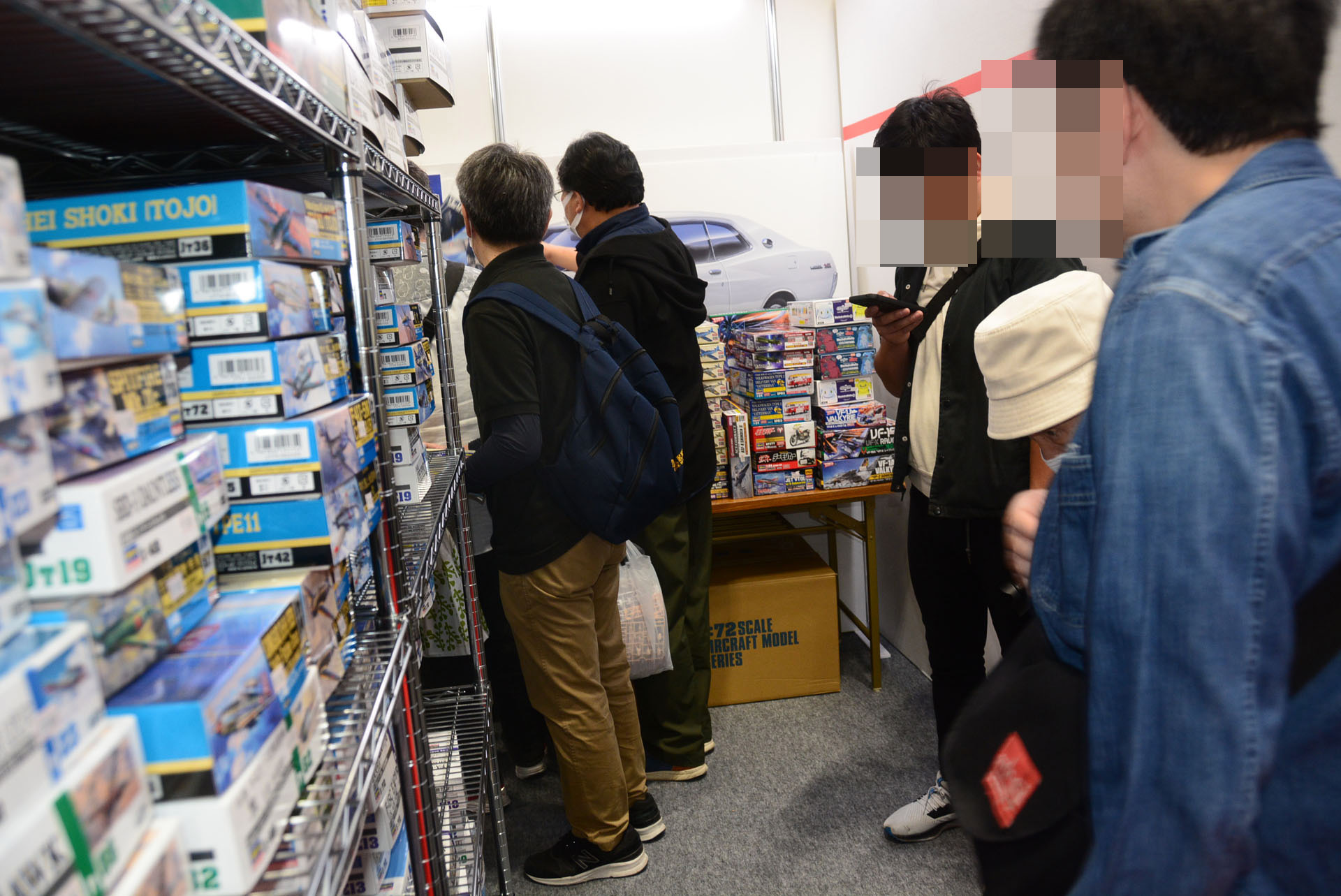 各社の物販コーナーは大盛況だ