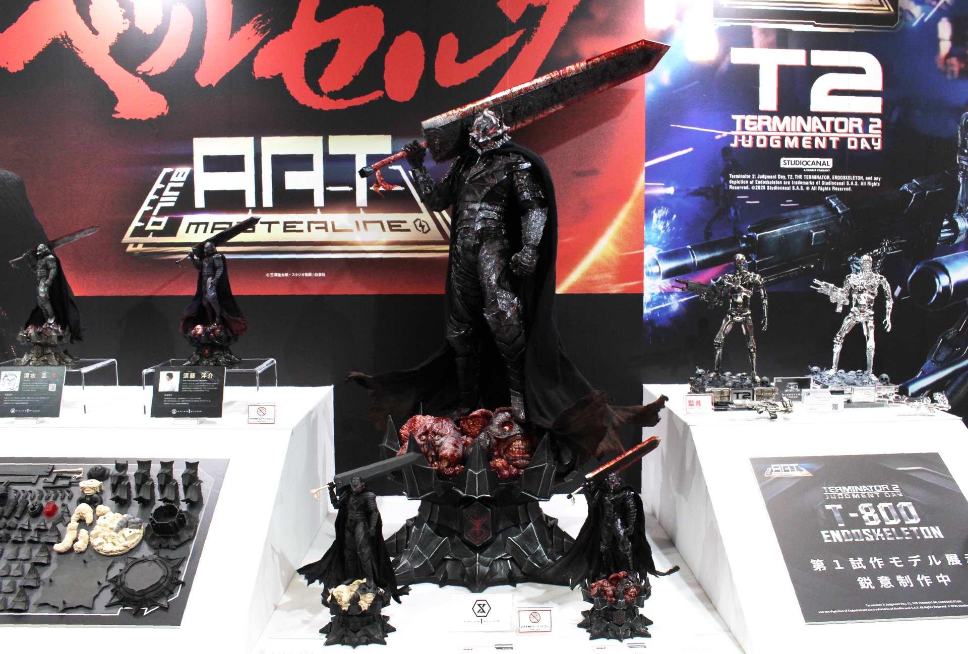 中央にあるのが「MUSEUM MASTERLINE」版で手前の2体が「BUILD ART MASTERLINE」のサンプルだ