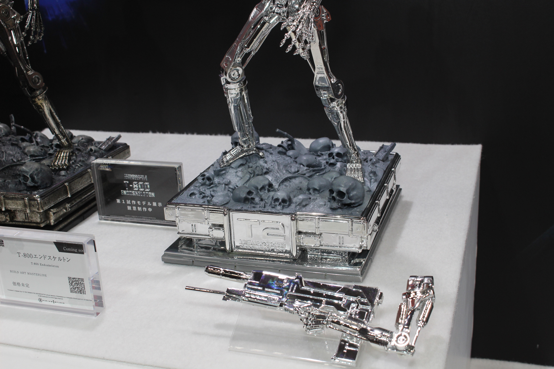 パーツのほとんどにシルバーのメッキが施されていて、これはこれで味わいがある。