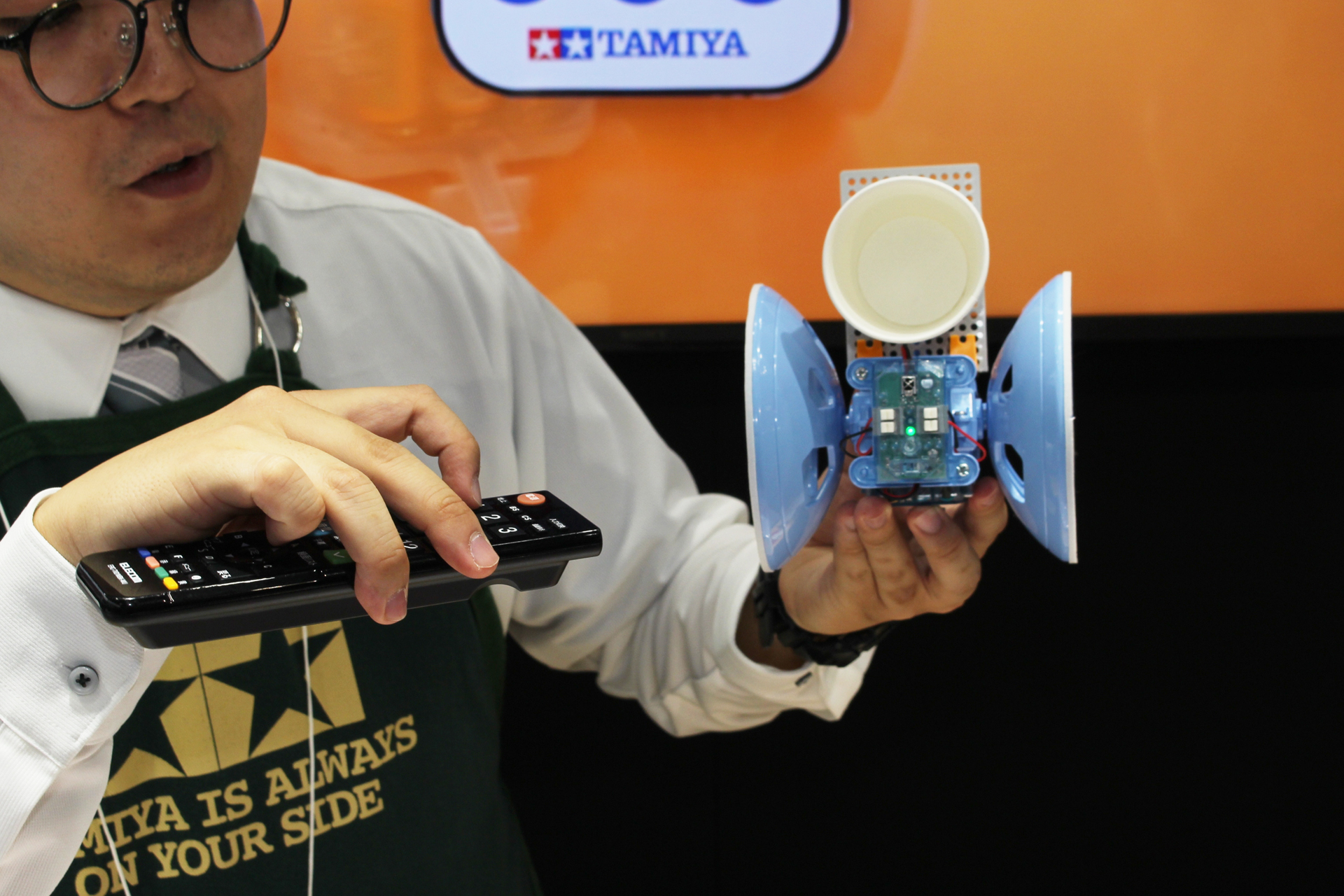 受信ユニットにTVリモコンのボタンを登録すれば、リモコンが赤外線コントローラーになる