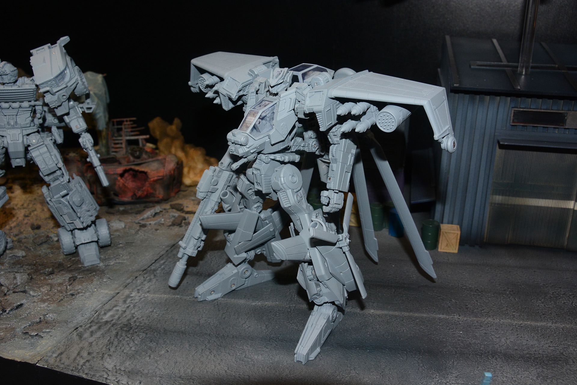 「ブラックアウト」のロボット形態。ヒーローらしさも感じさせるデザインだ