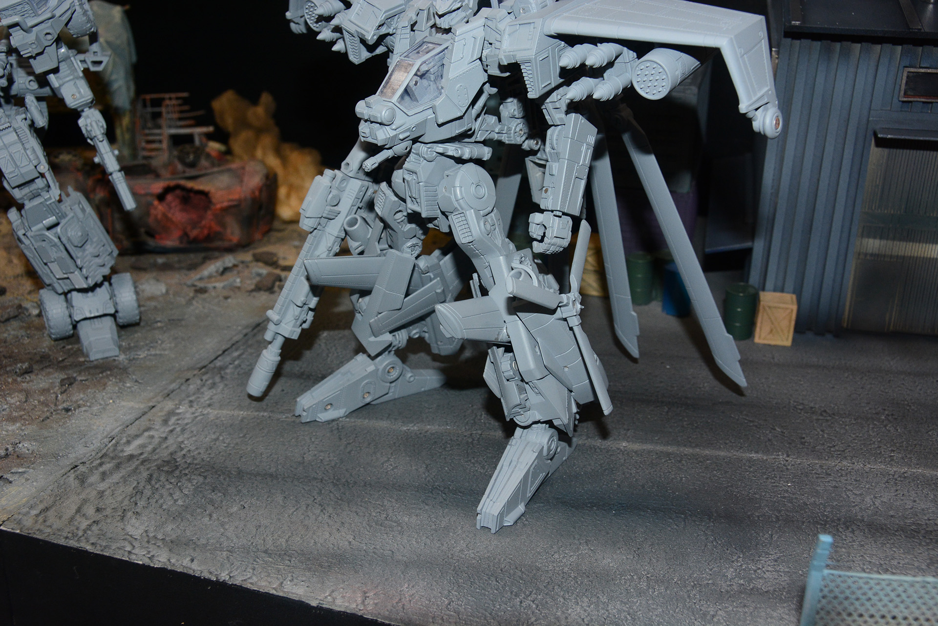 膝はアニメロボットっぽい突起がある