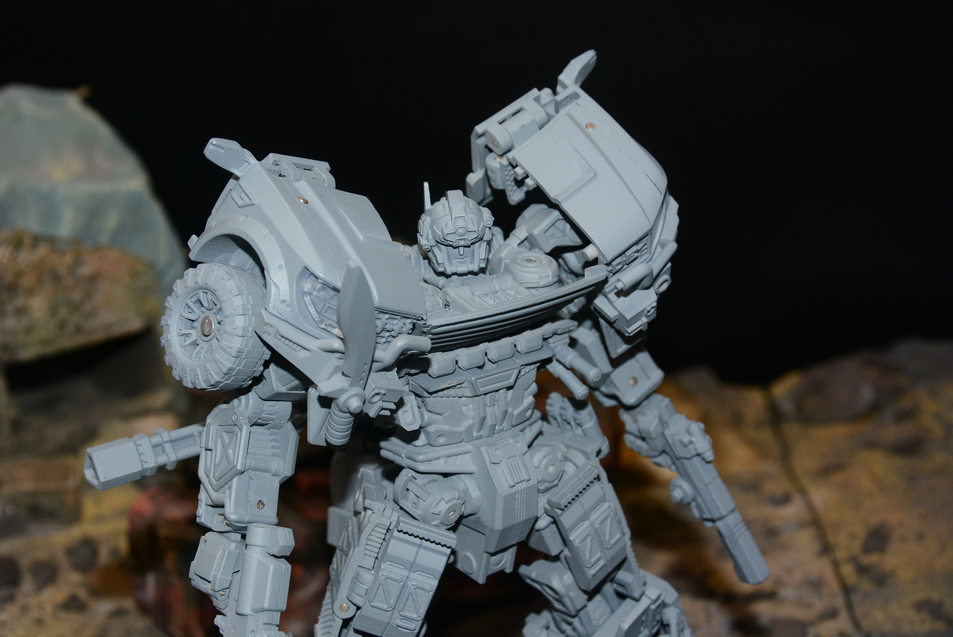 アイアンハイドは陸戦の戦闘ロボらしいデザイン