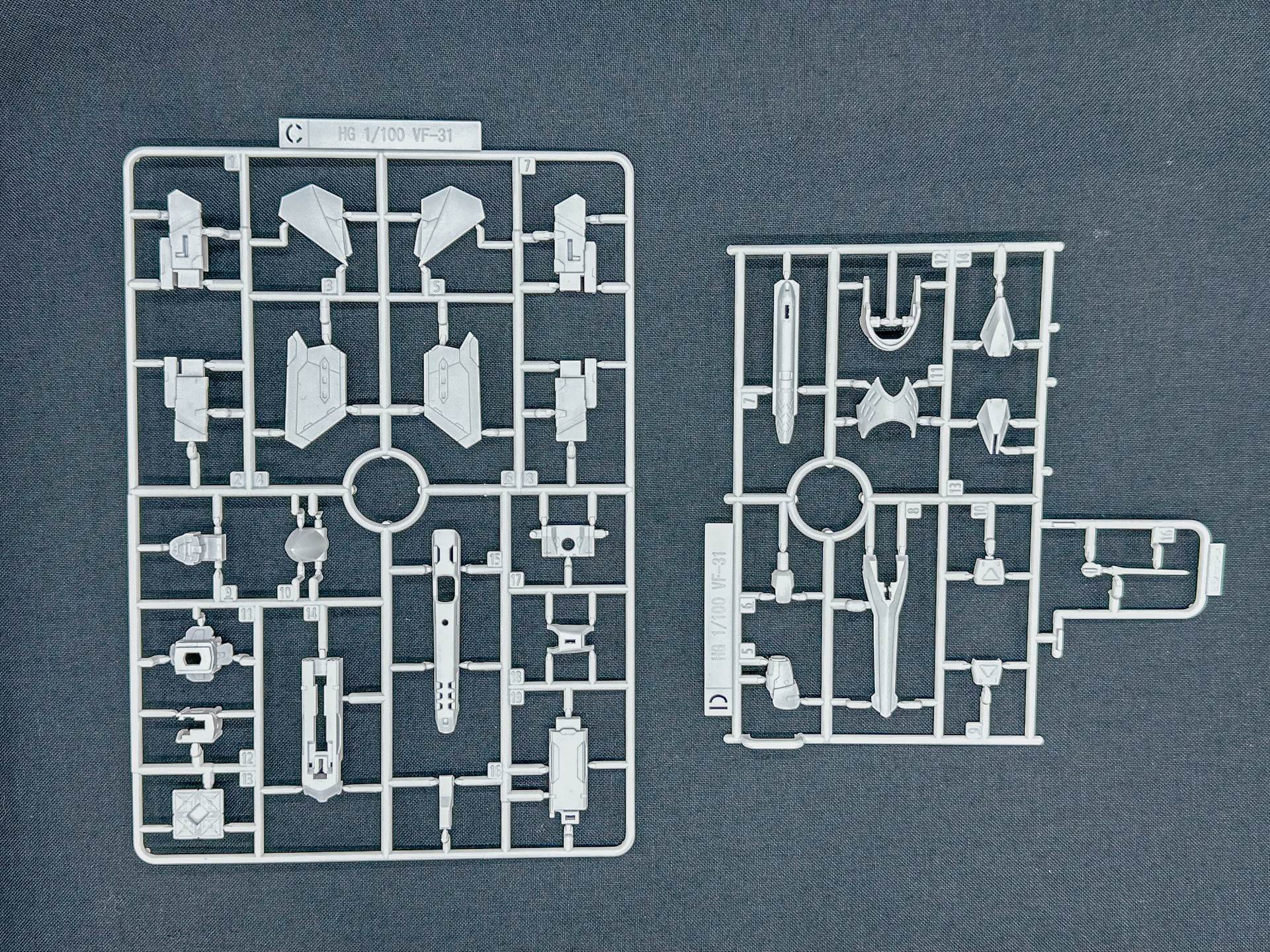 Cランナーに変更点はありませんが、Dランナーは機関銃パーツの形状が変更されています。