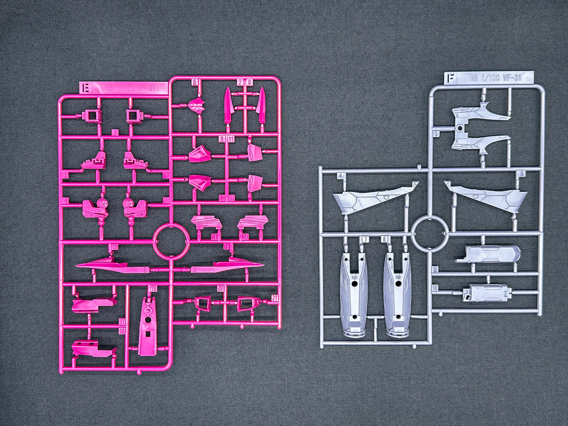 Eランナーは成型色が赤紫色に変更となり、E、Fランナー共にJ型では頭部を構成するパーツがありましたが、今回は含まれません。