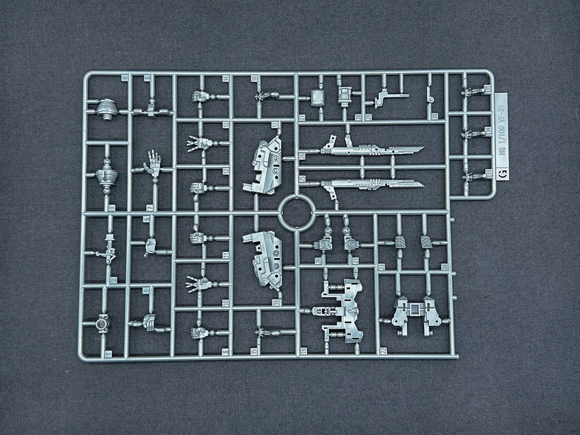 GランナーもJ型の頭部を構成するパーツは含まれません。