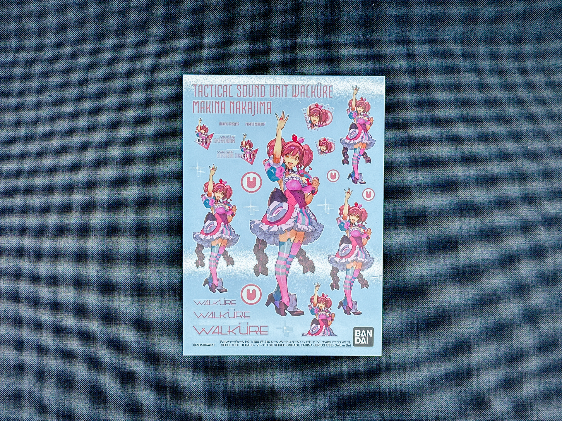 デラックスセットにはマキナ・中島の水転写式デカールが付属します。