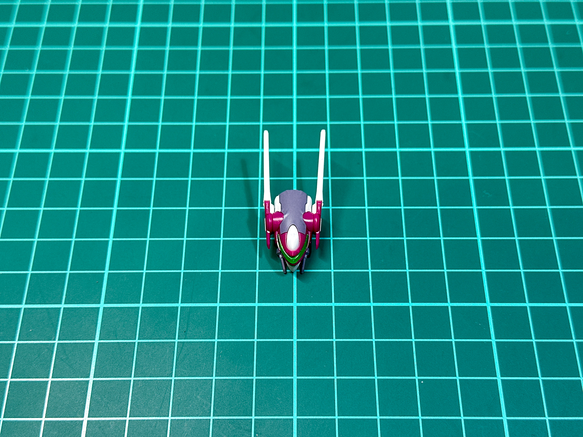 完成した頭部パーツ。頭部機銃の銃身角度は固定です。