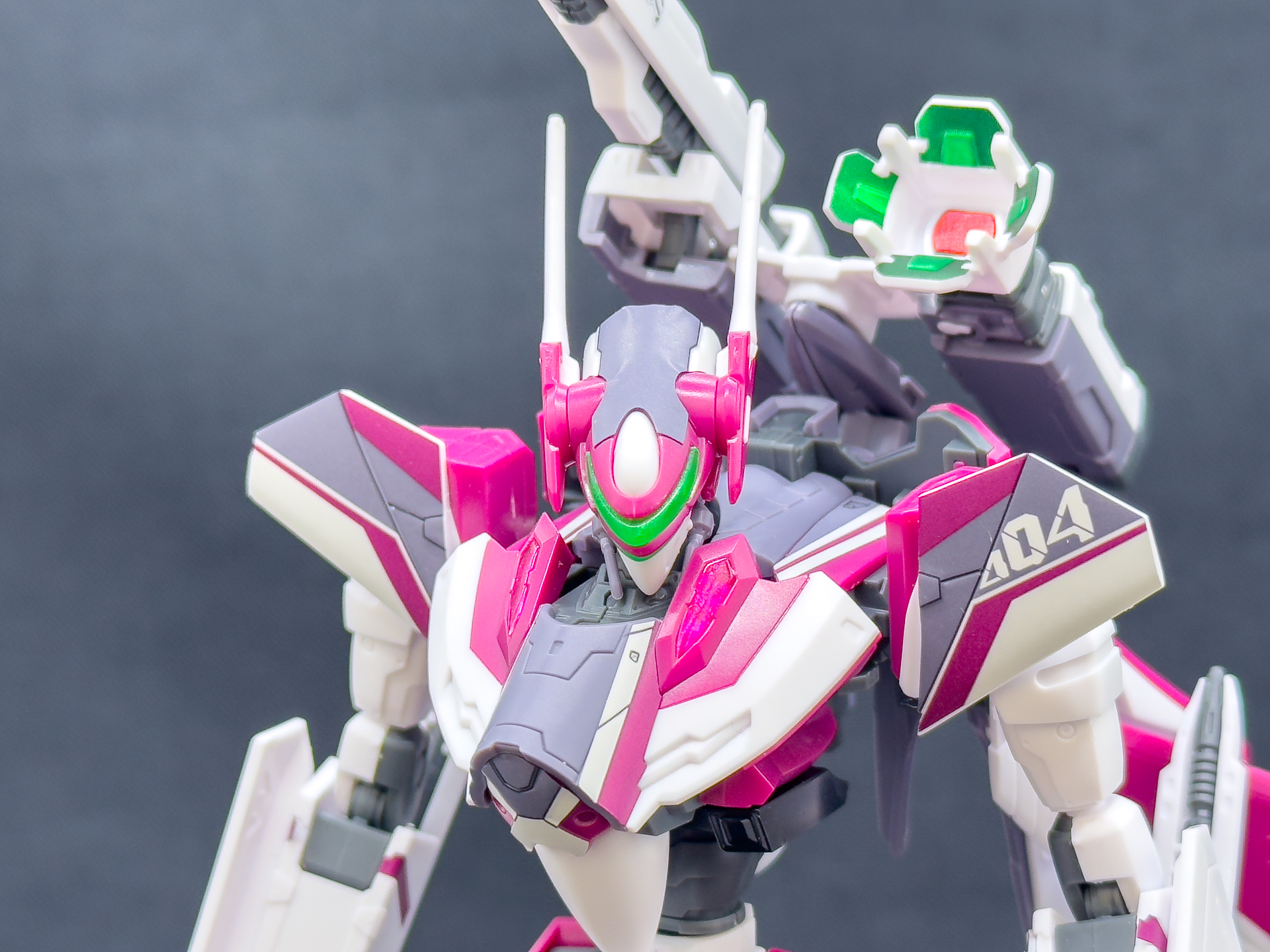 頭部は本キットで新規造形されています。