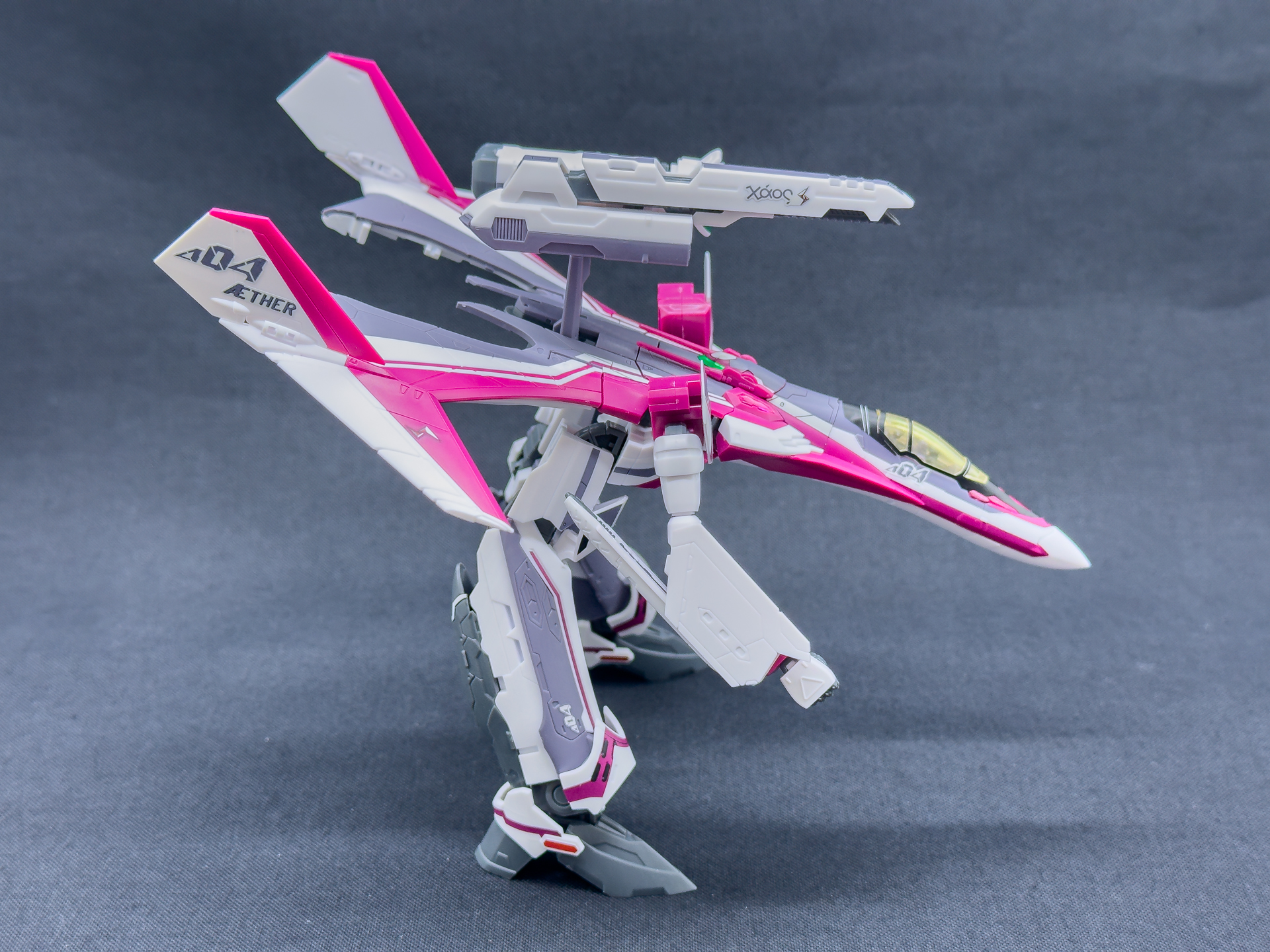 尾翼のコールサインは「Δ04」です。