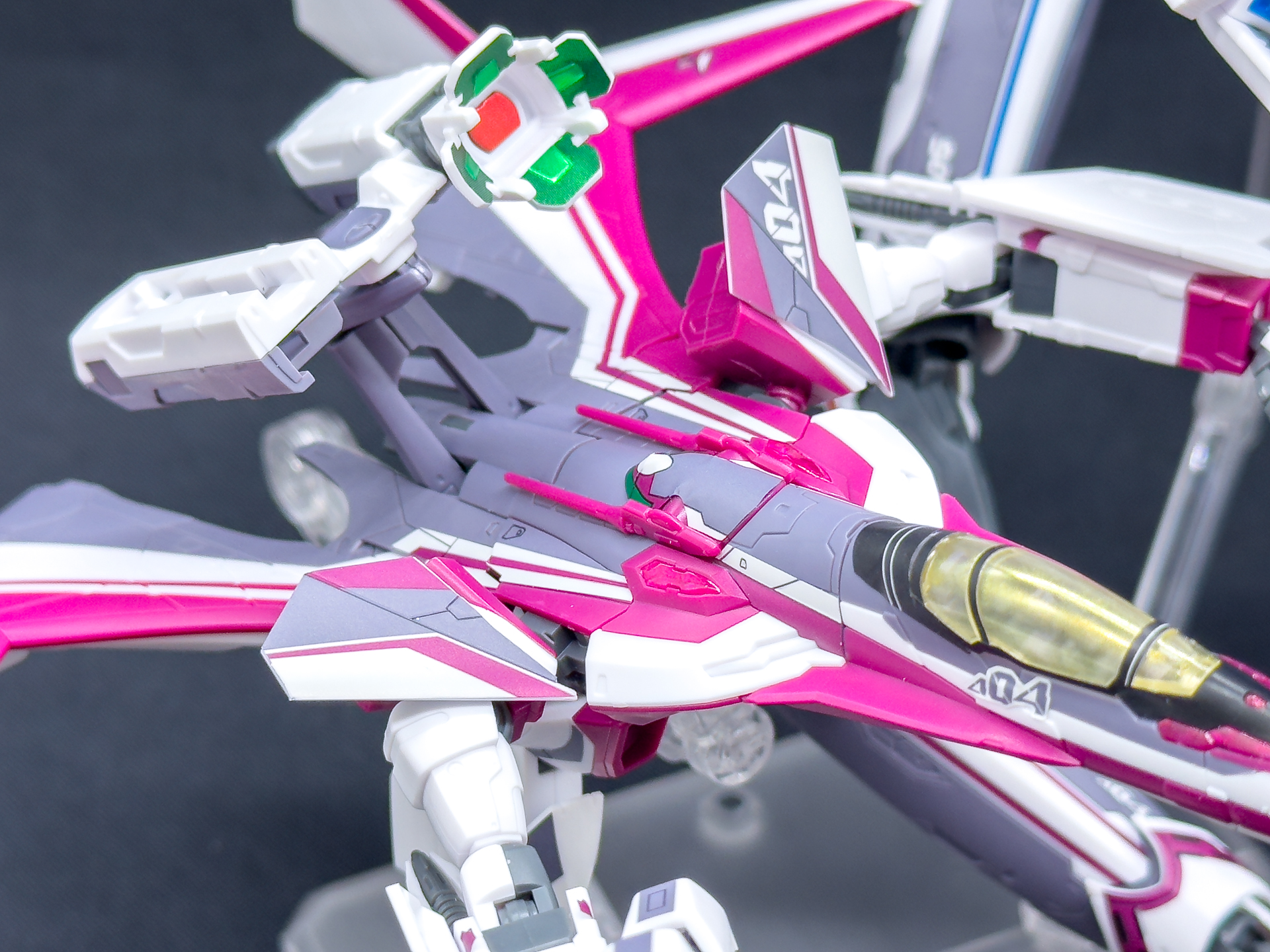 ガウォークにおいても頭部のみ造形が異なります。