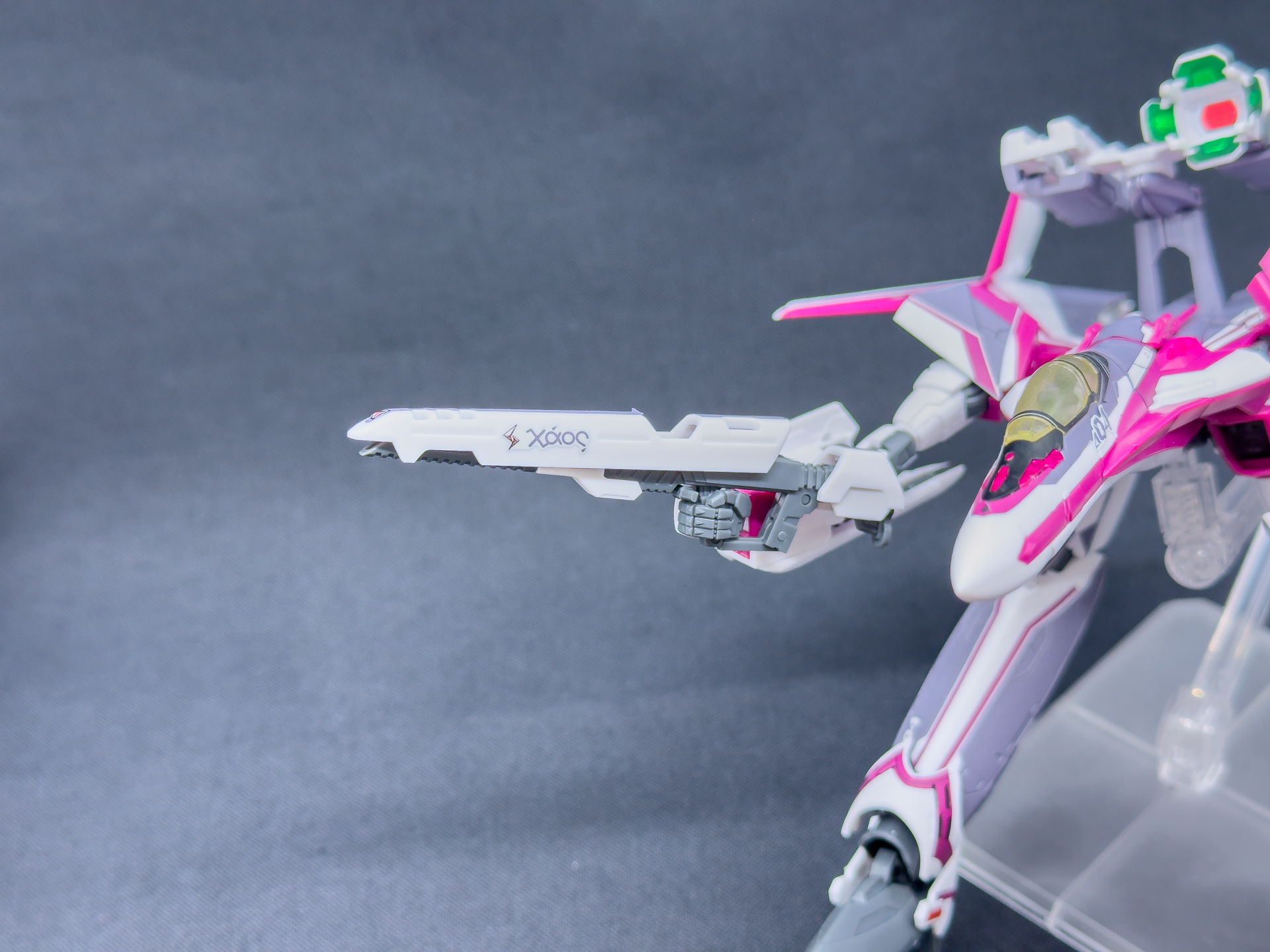 ガンポッドはハンドパーツで保持可能です。