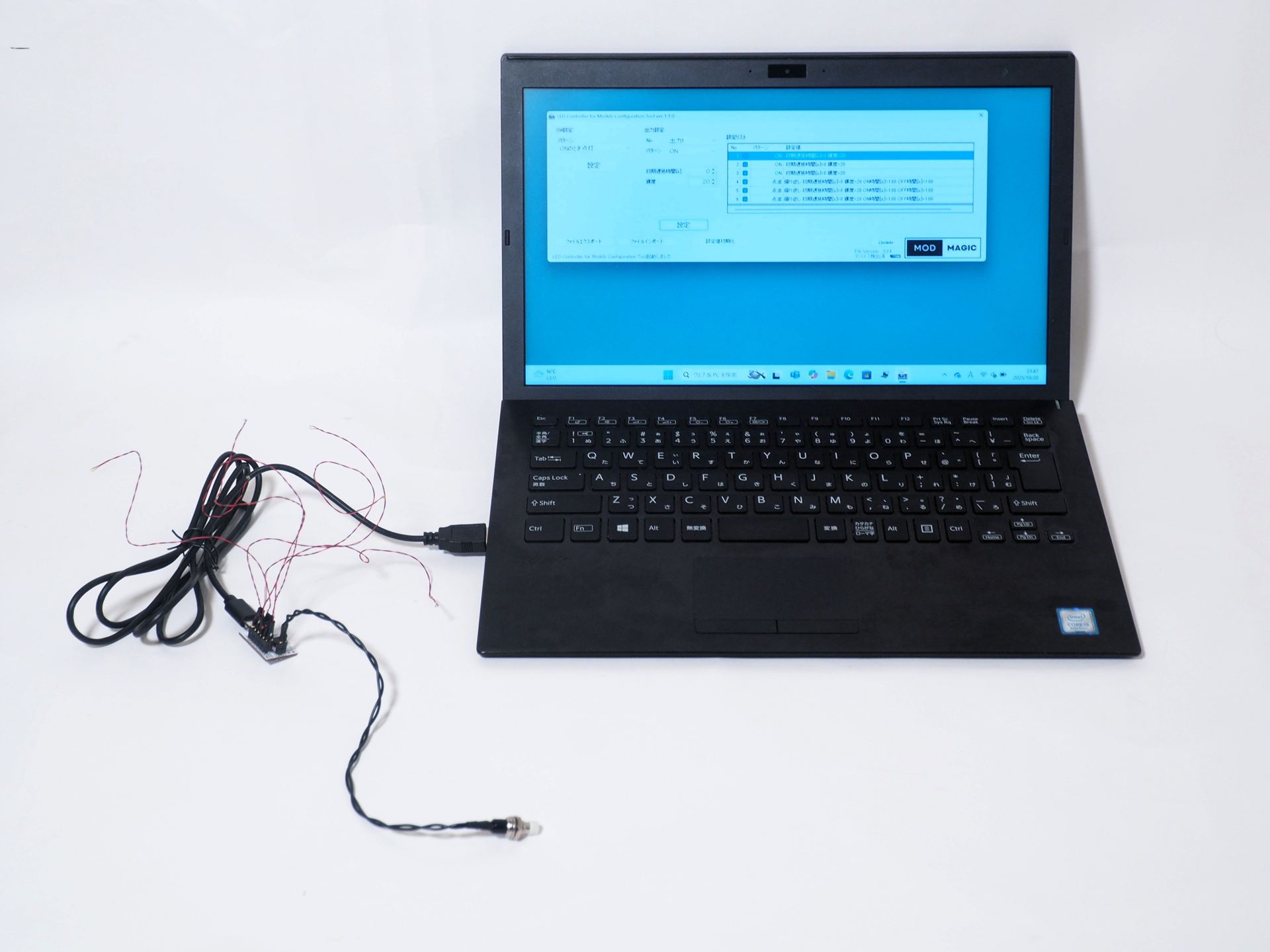 PCと付属のUSBケーブルで接続し、専用アプリを起動する