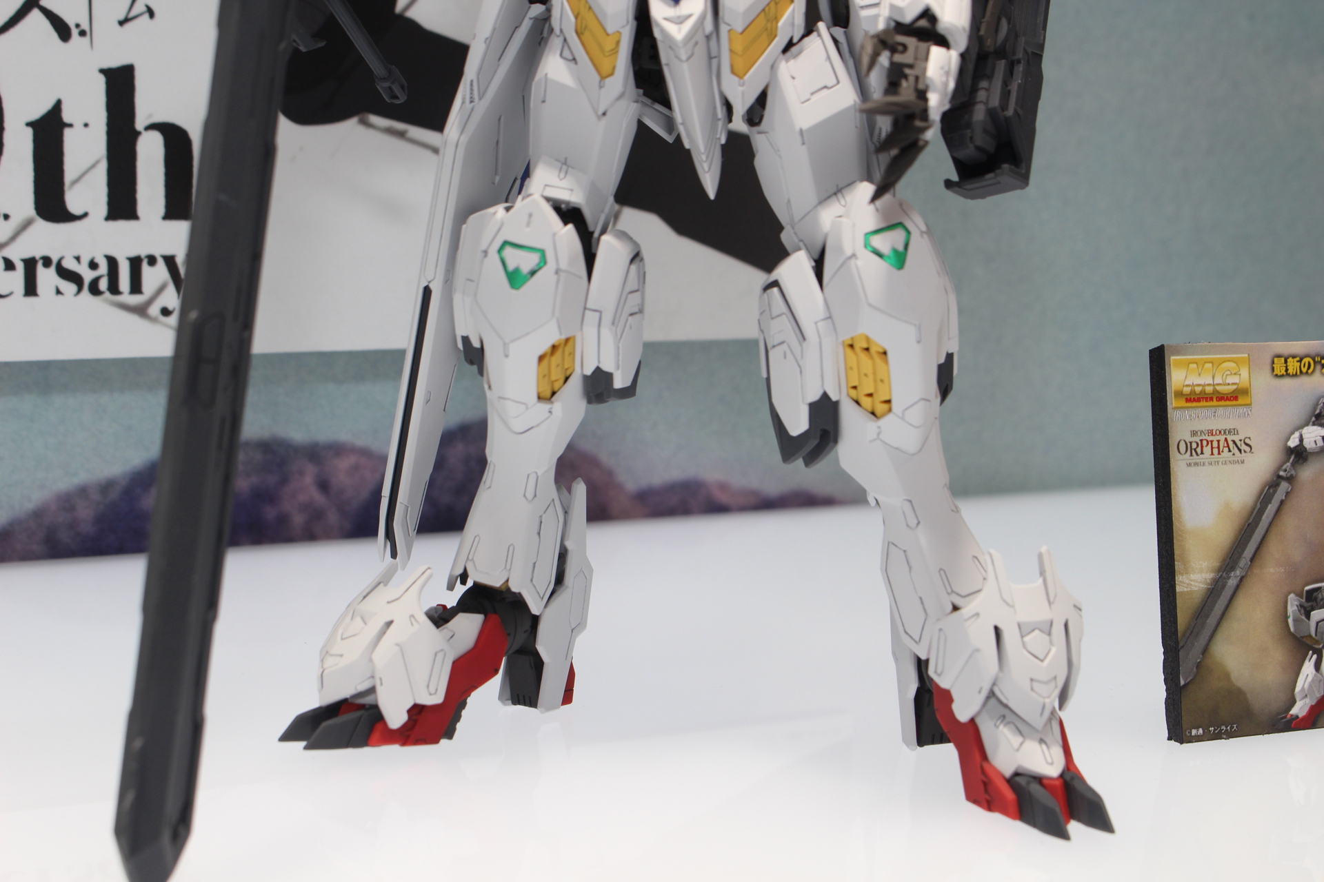 フレームとアーマーの連動ギミックは脚部に備えられている