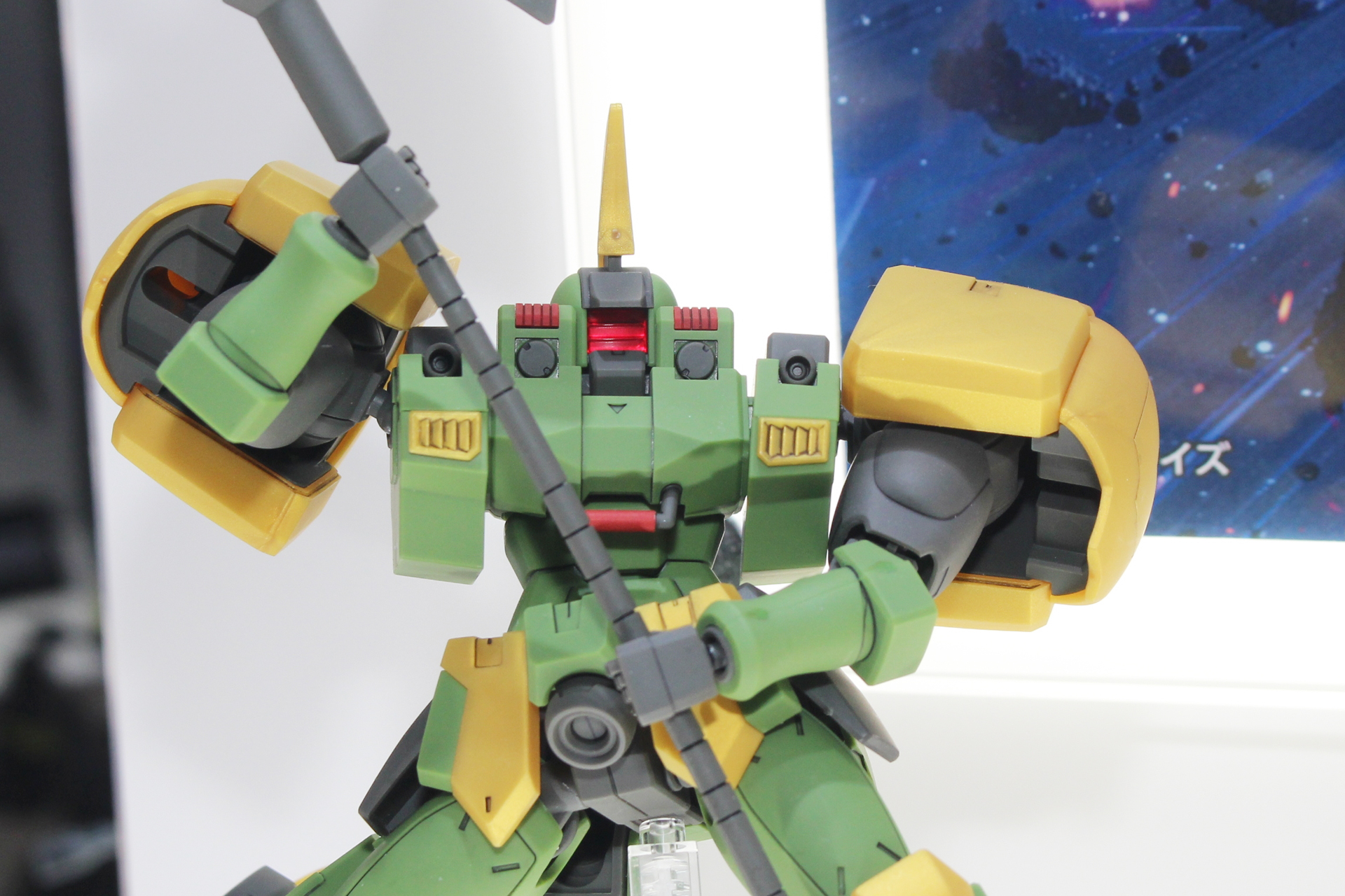 リーオーらしい意匠は頭部や胸部だけに残っていて、シルエットは大幅に違っている