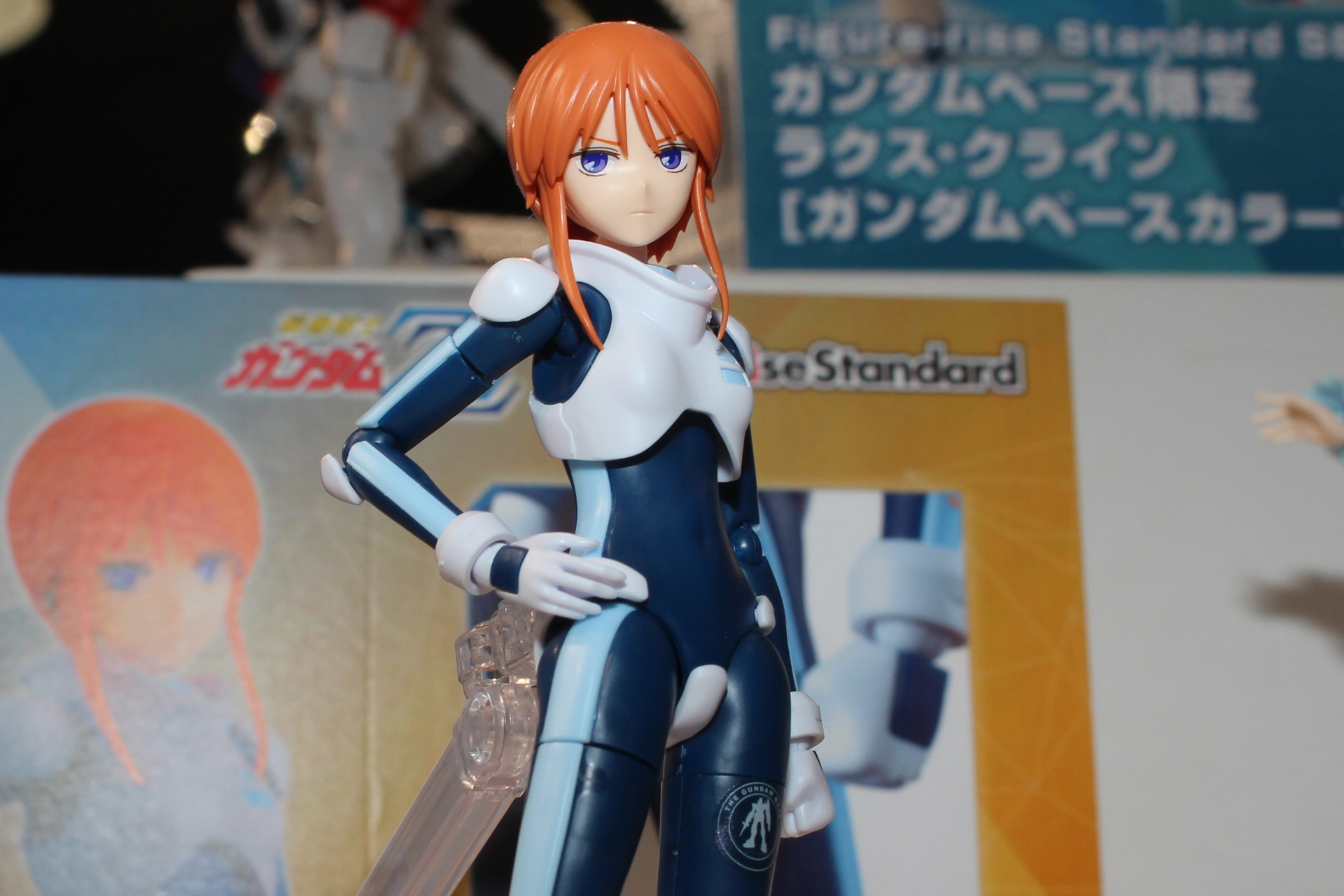 スーツの模様もパーツの成形で再現。ガンダムベースのマークはシールとなる