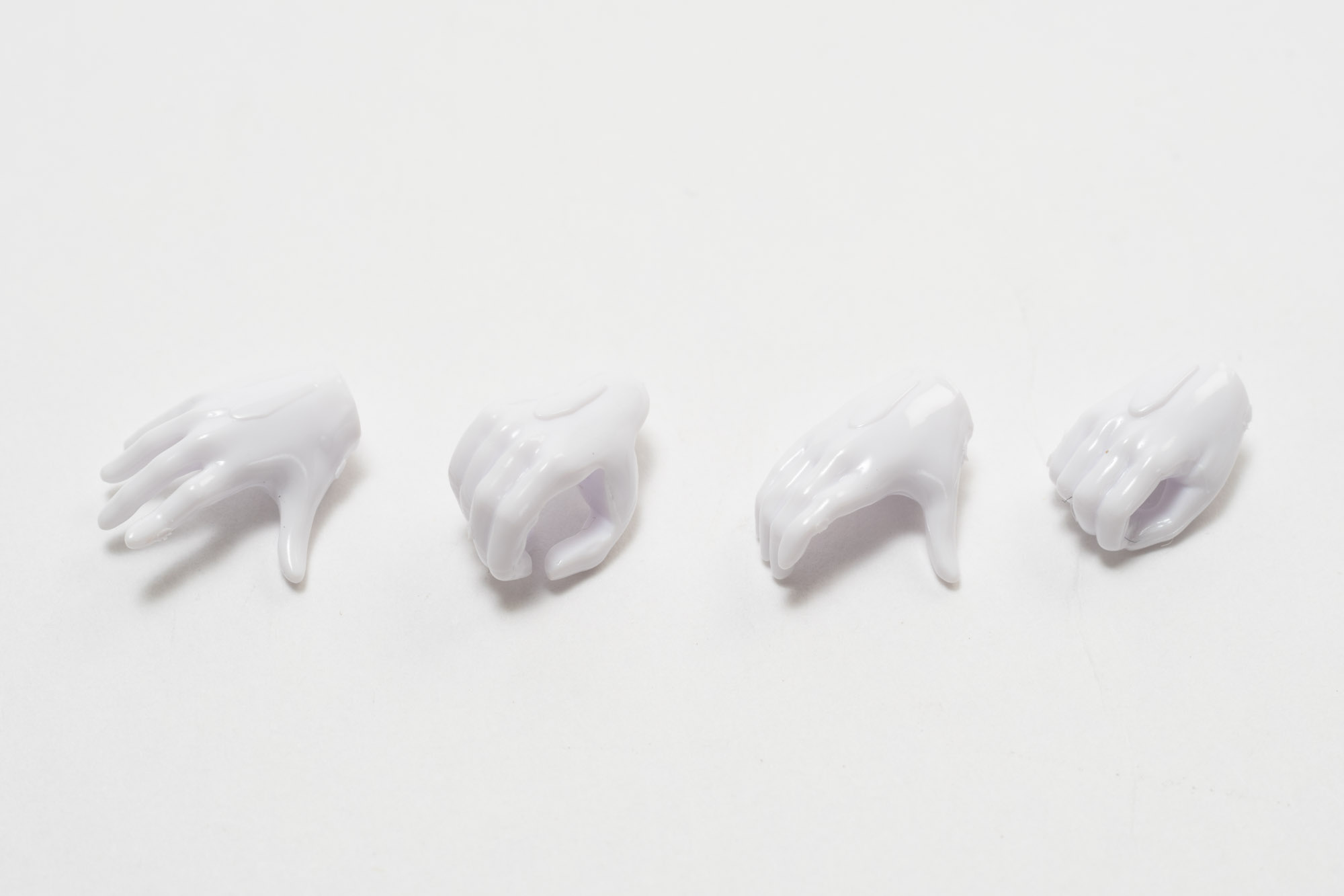 手だけでも4種類もある。絶妙な手の角度で見え方がまるで変わってくる。