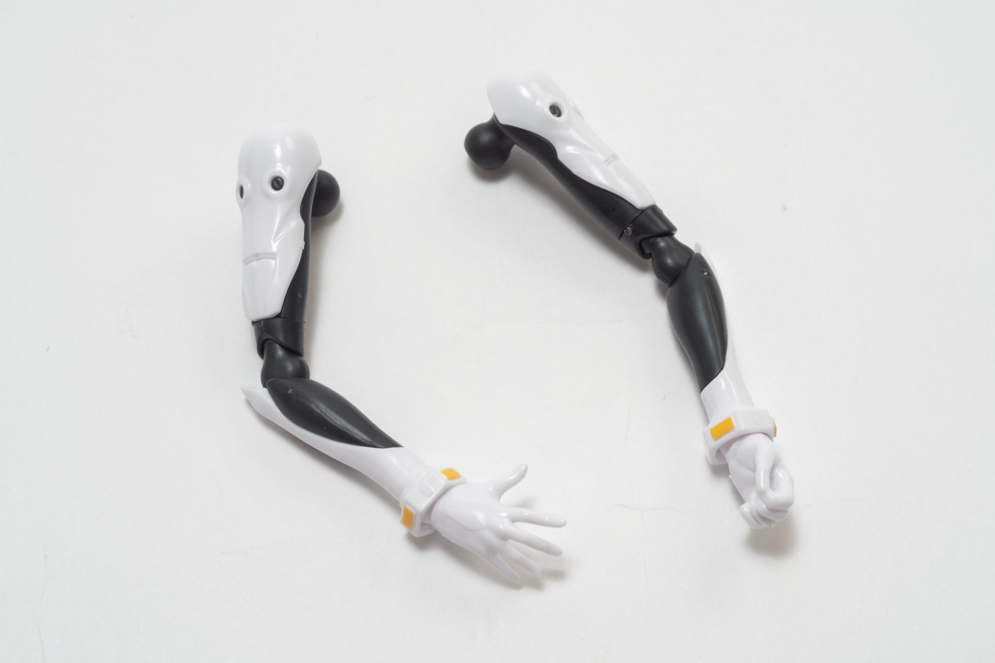 腕パーツの完成。非常に細く長い腕になっている。