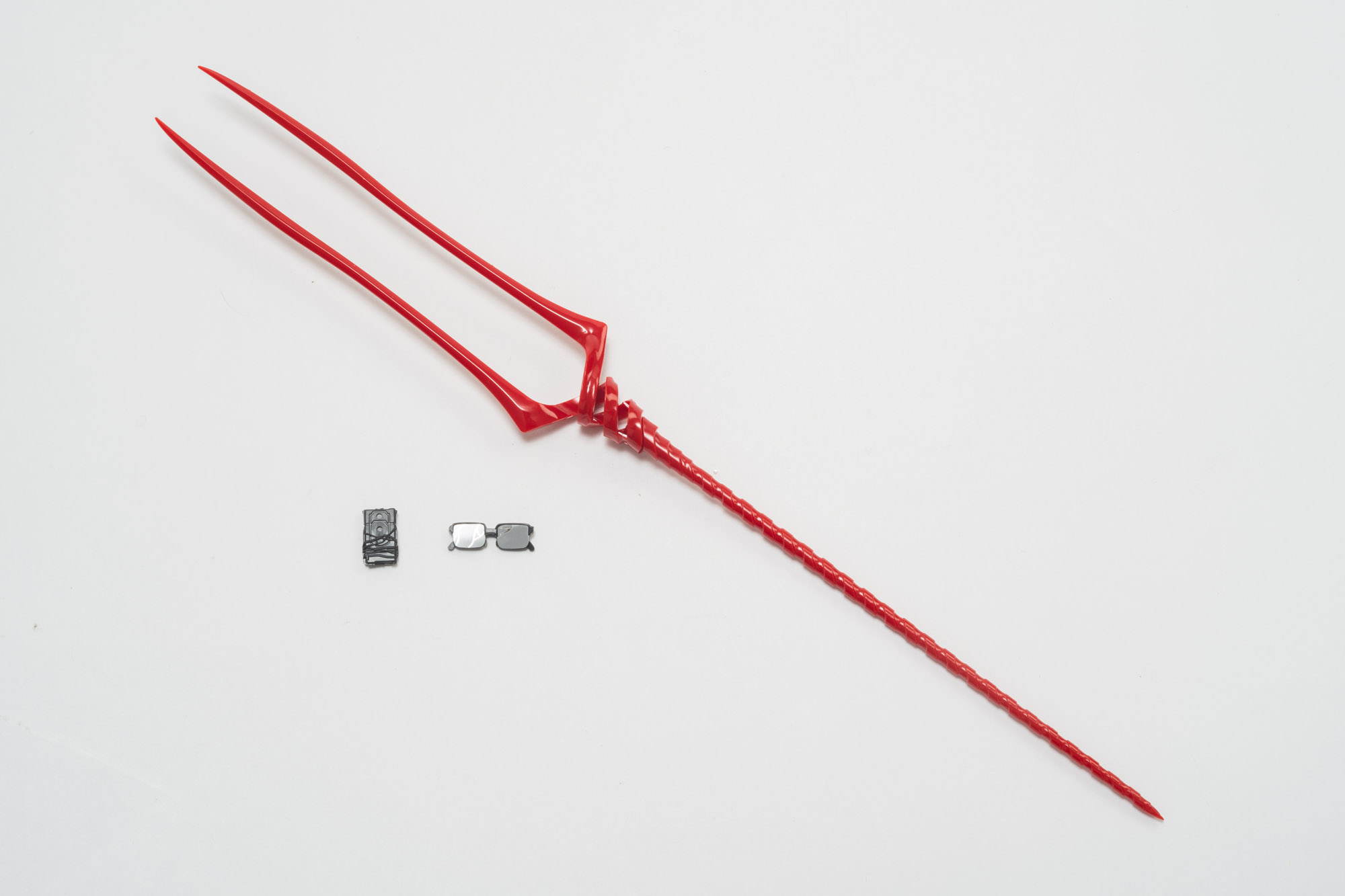 ロンギヌスの槍、ゲンドウのメガネ、S-DAT。ロンギヌスの槍は非常に攻撃力が高そうな仕上がりだ。