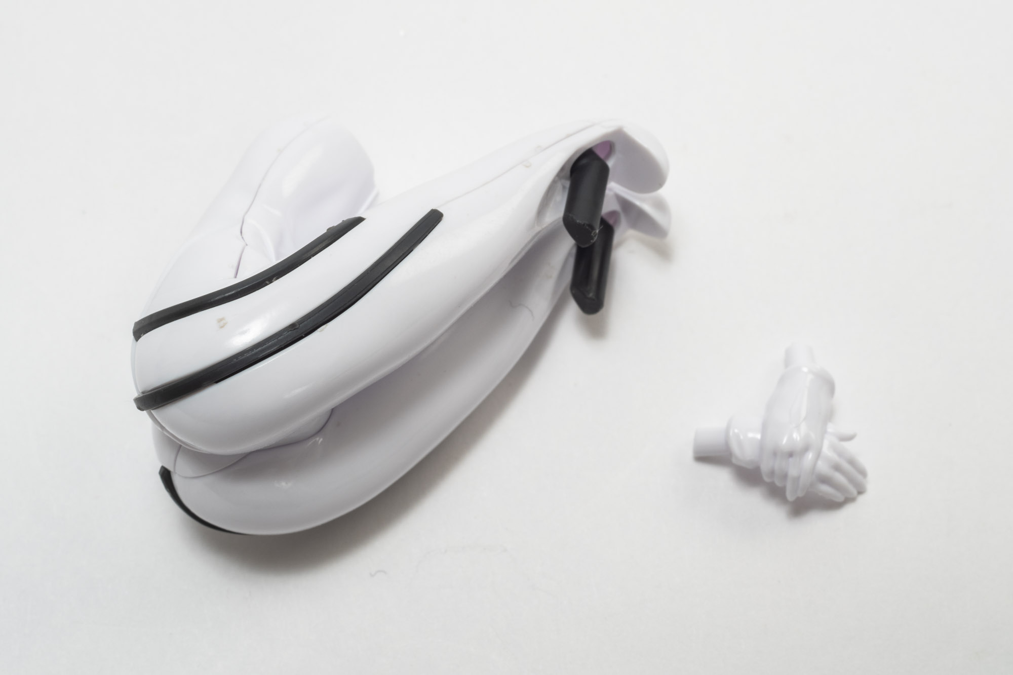 完成すると曲線美が非常に美しい。こちらも手が付属している。