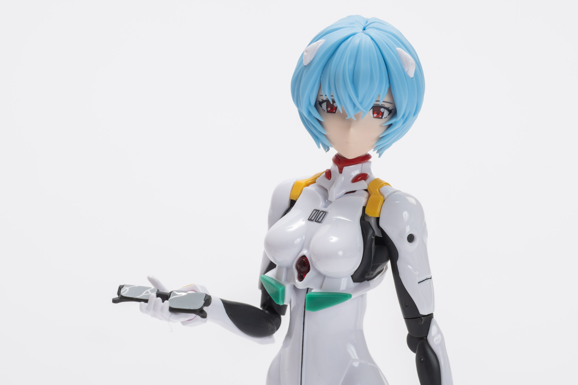 ゲンドウの割れたメガネを持たせることもできる。