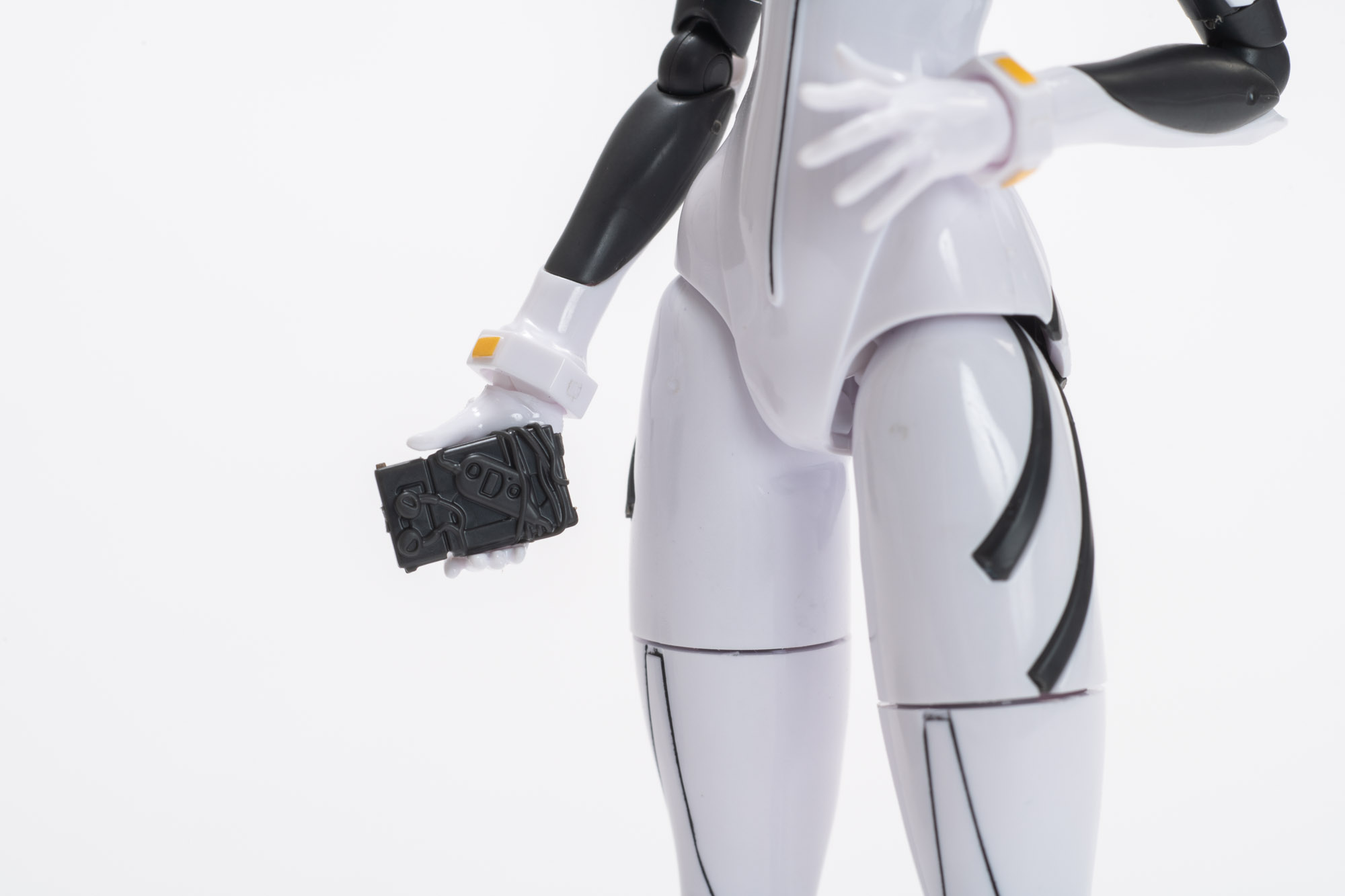 S-DATも手に収めることができる。