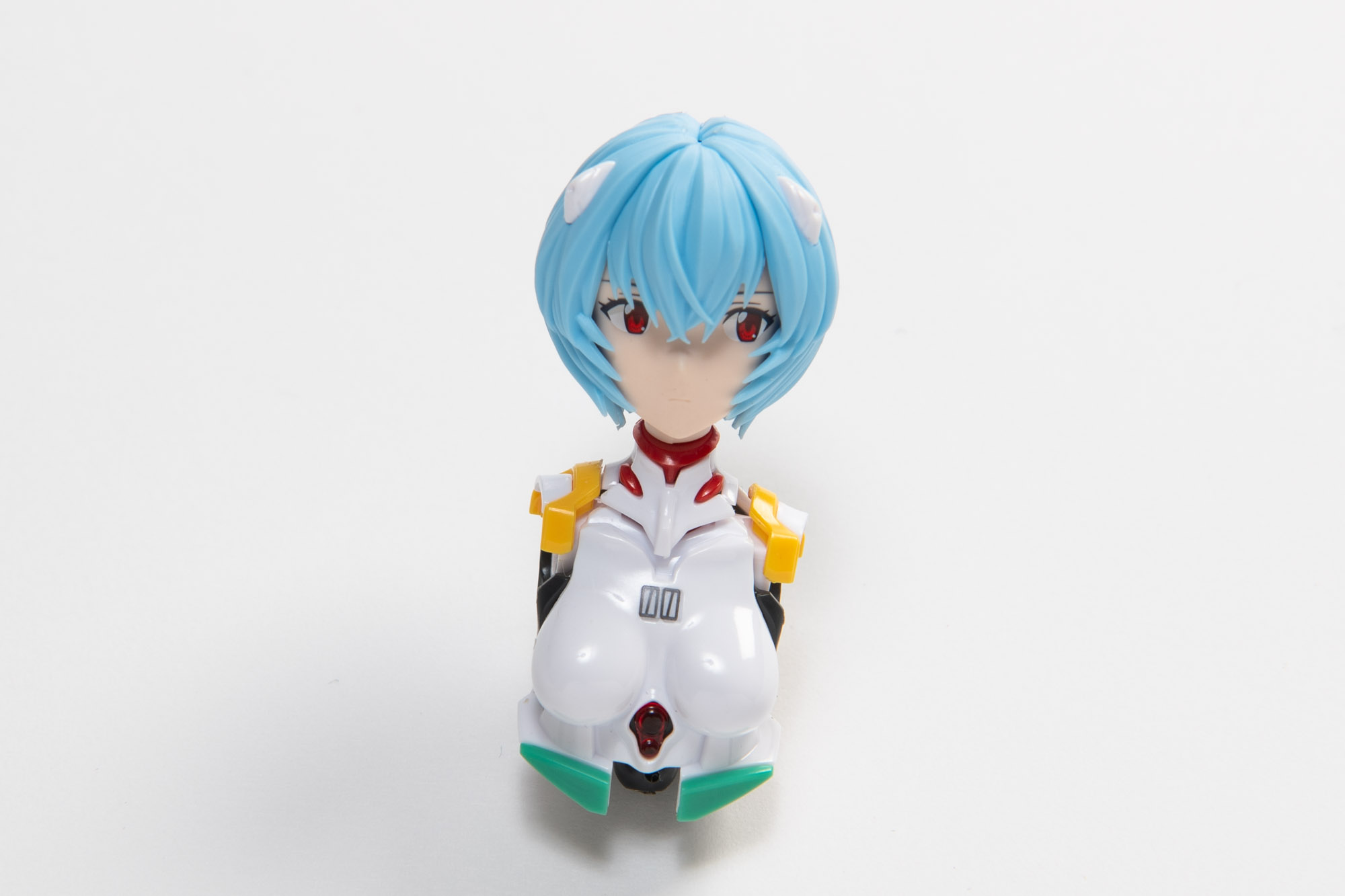 胸部完成。プラグスーツの質感の完成度は高く、作っていて意外にメカっぽい印象を受けた。