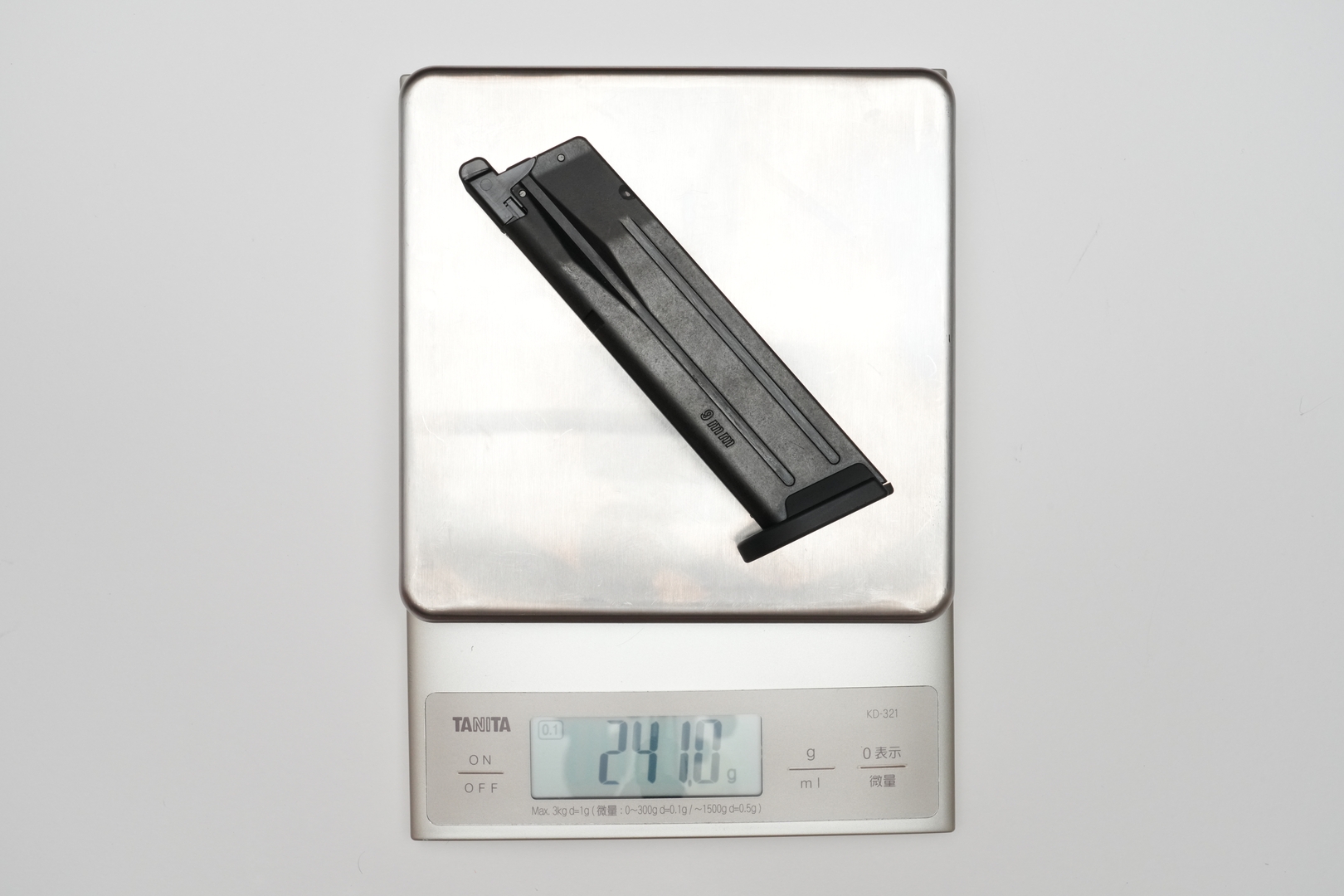 標準マガジンは実測約241g