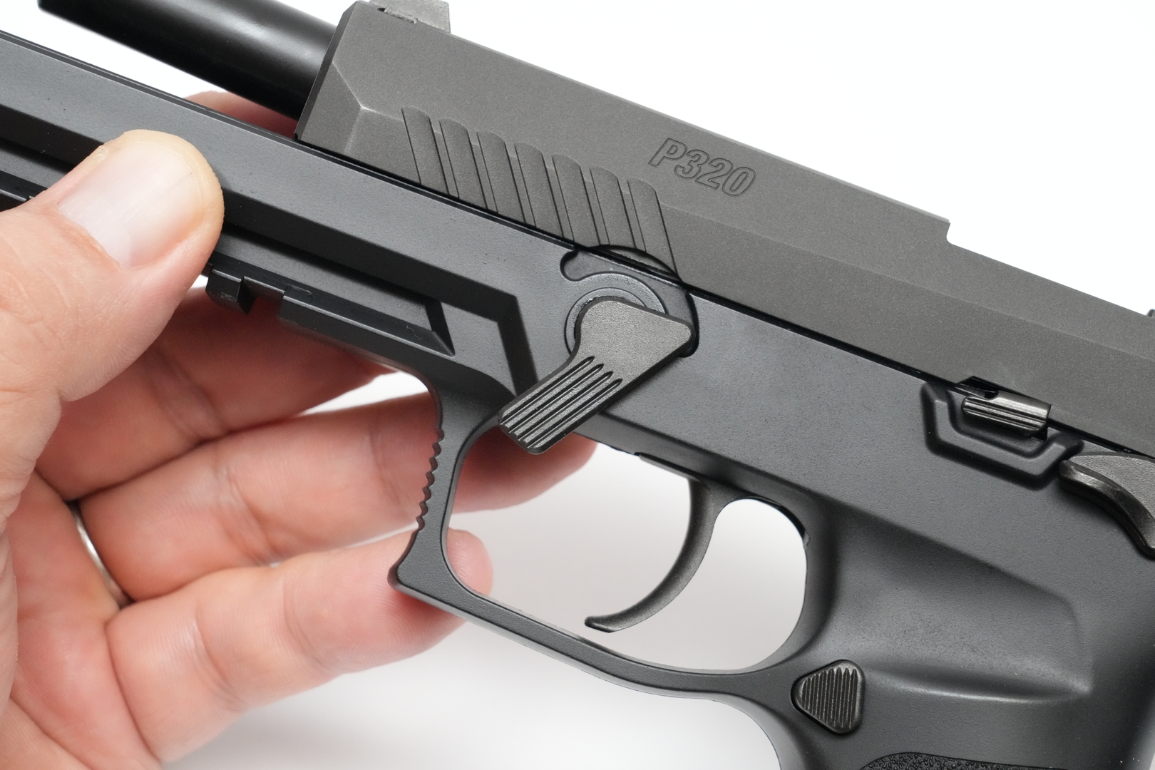 手動でスライドストップをかけたほうがスライドアッセンブルの取り外し、組み立てがしやすかった