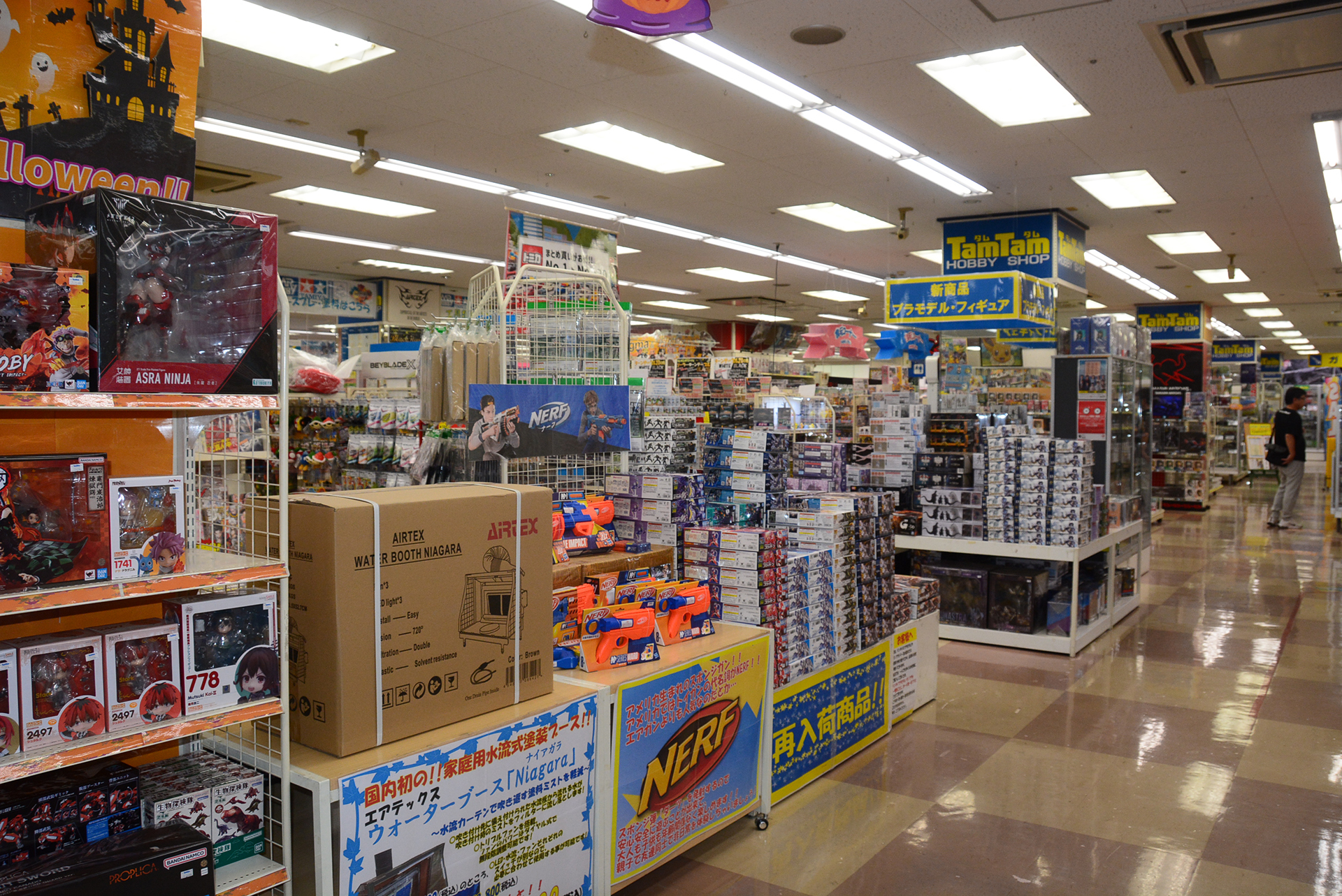 タムタム大宮店は店舗面積はおよそ360坪。埼玉県最大のホビーショップで、品揃えは非常に充実している