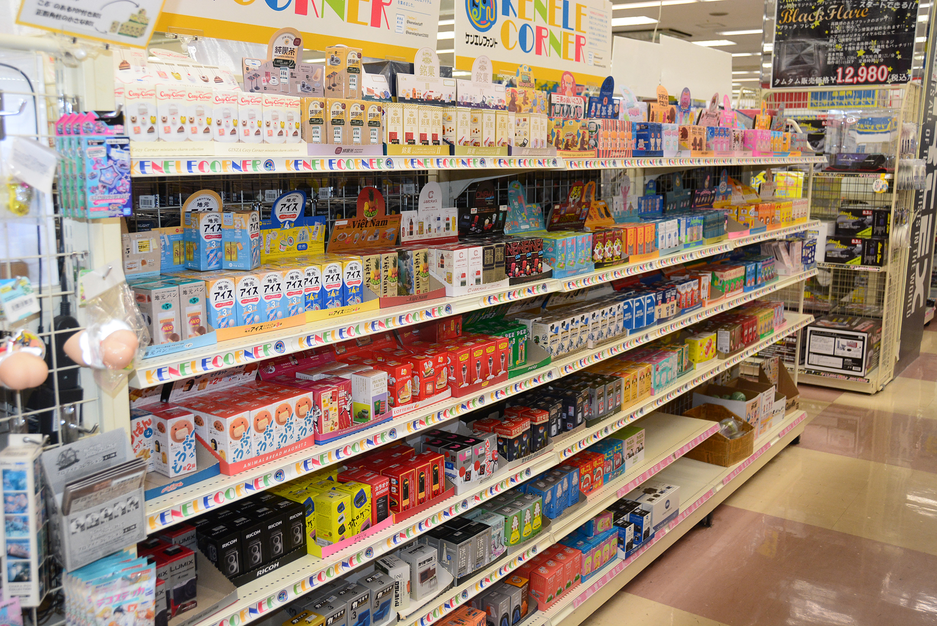 食玩やミニフィギュアは女性など幅広い層に人気