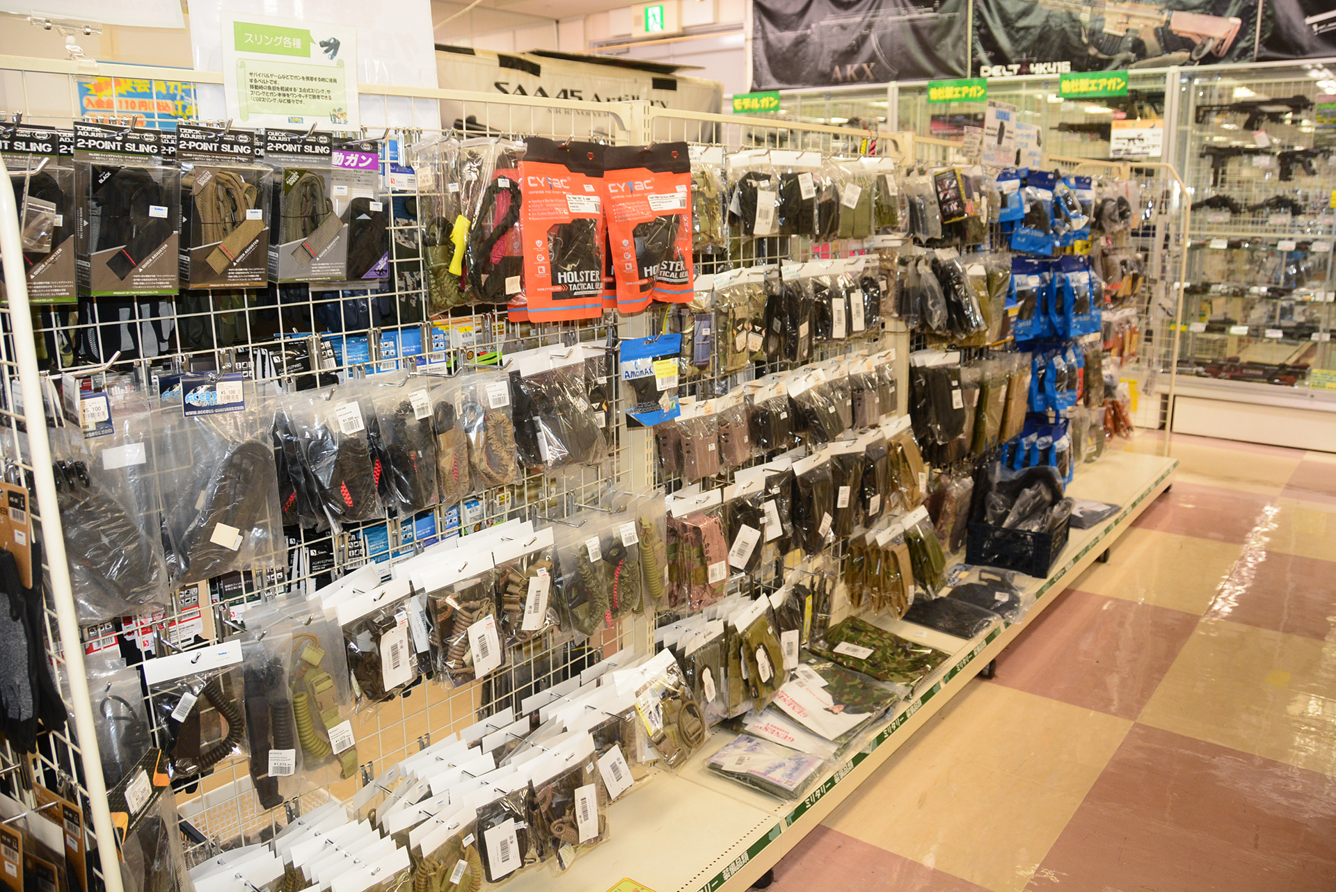 アパレル、ゴーグル、ホルスターなどサバゲー関連は人気が復活している