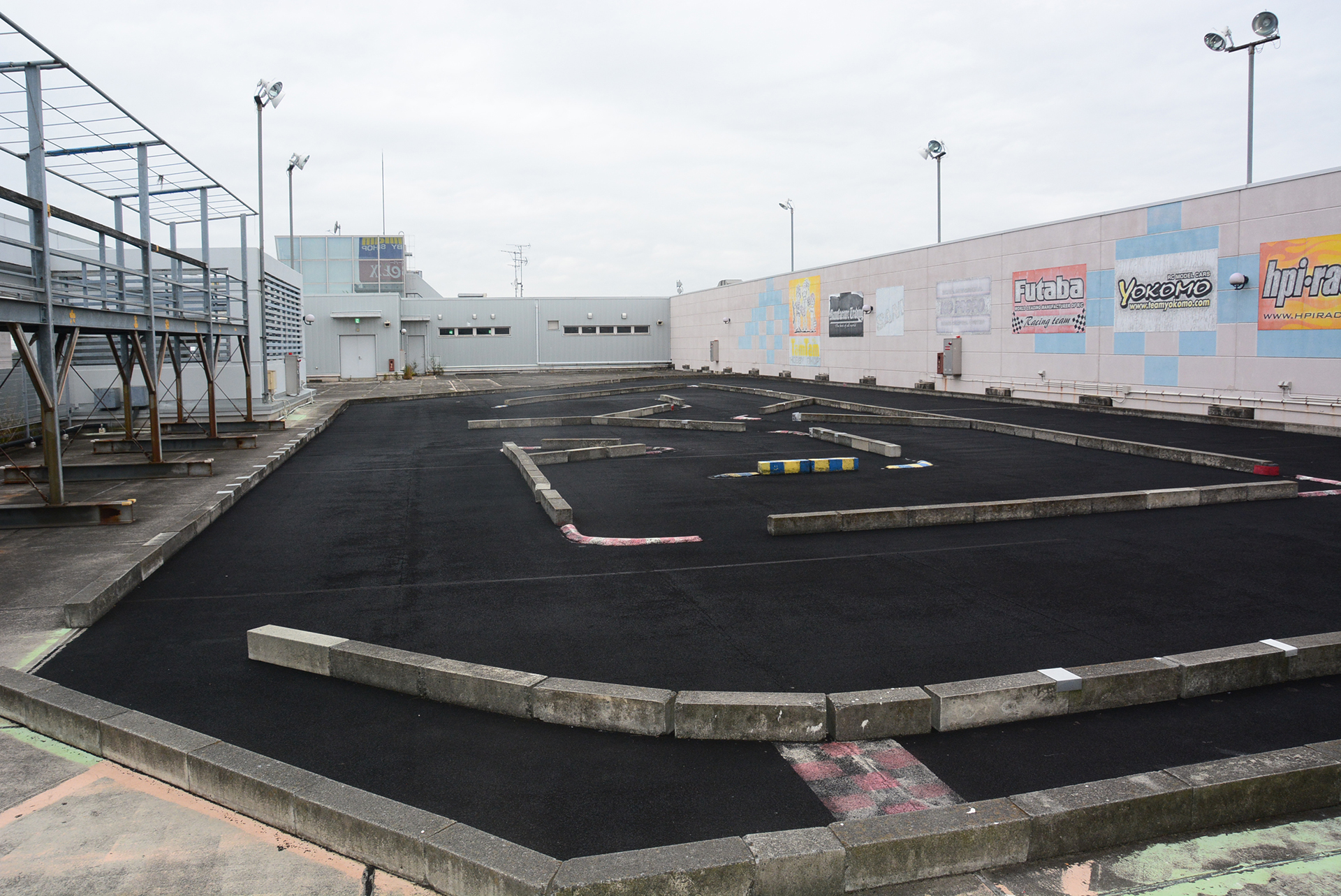 屋上のサーキットはタムタム大宮店の大きな特徴だ