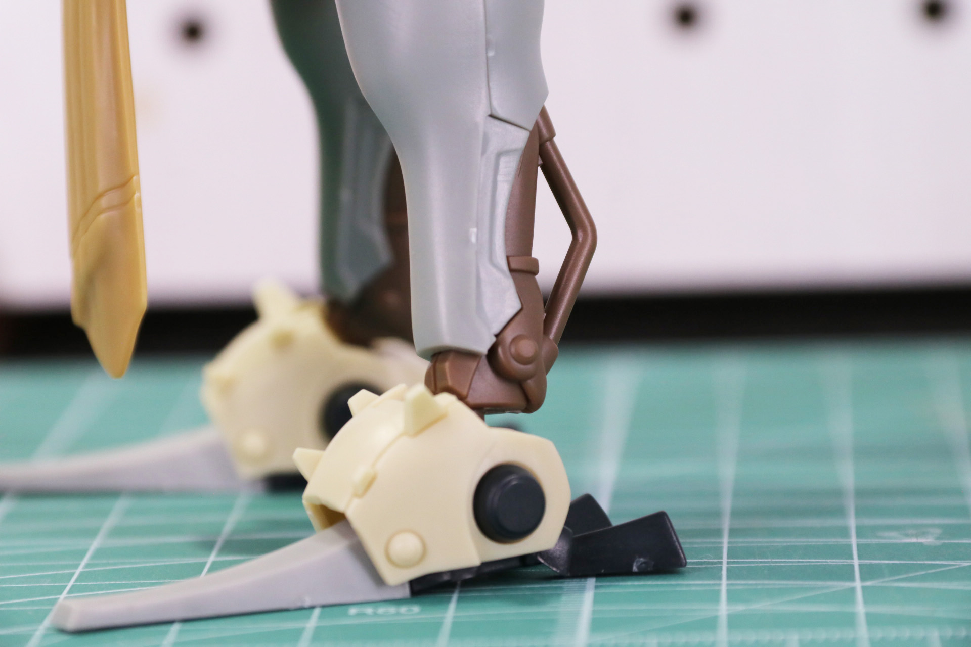 脚部のデカール