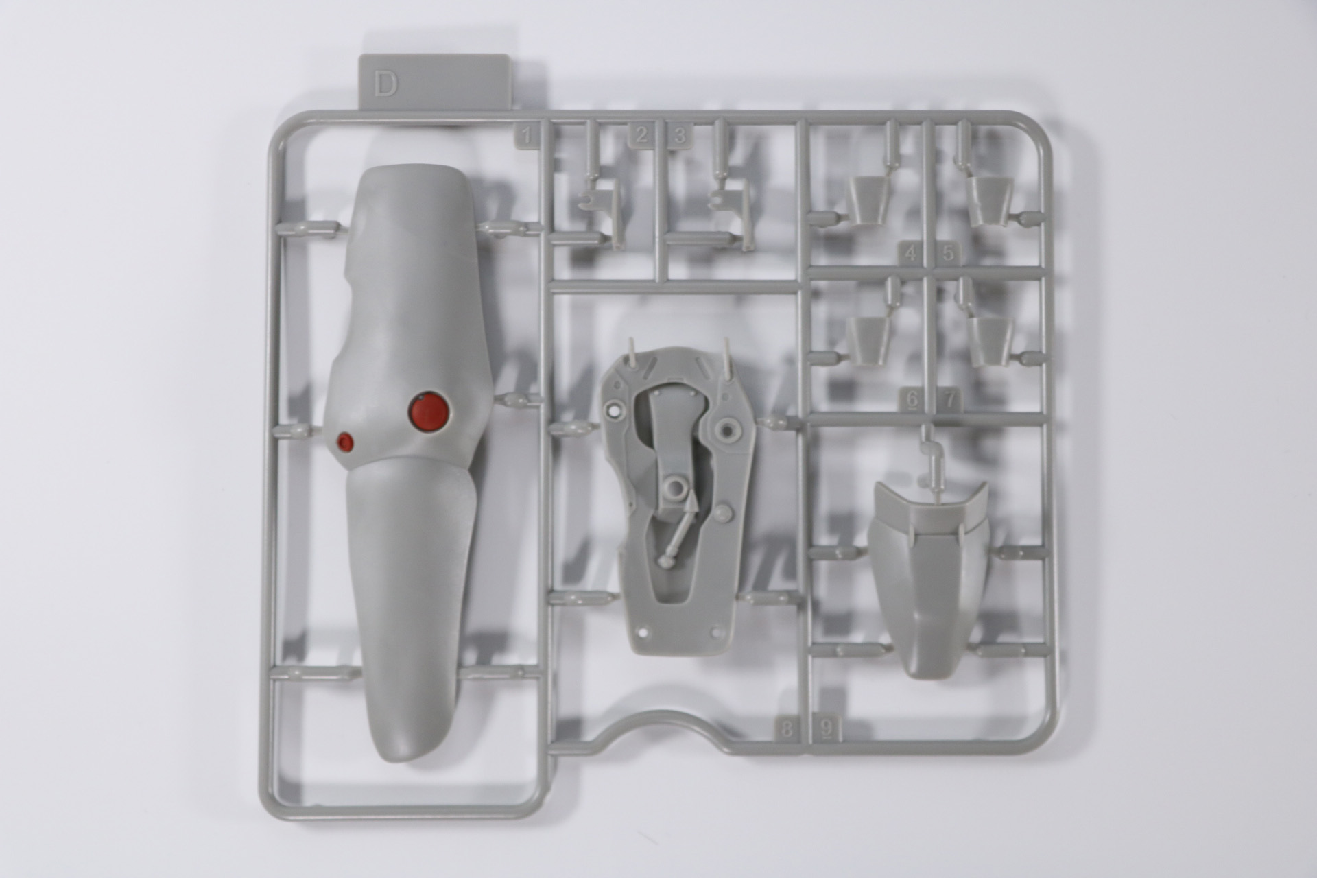 Dパーツ（灰色）、Eパーツ