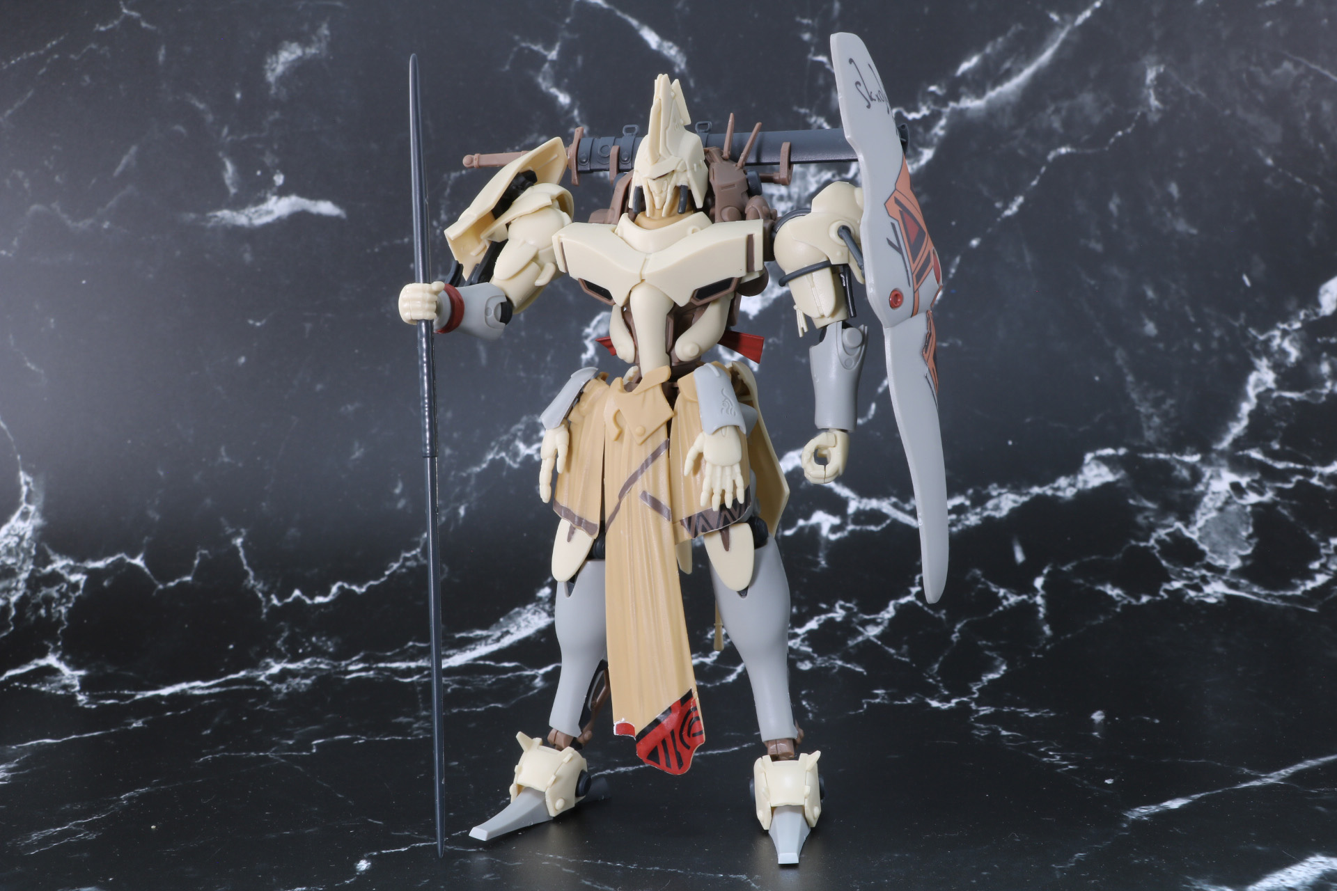 長棍は本体に並ぶ長さ