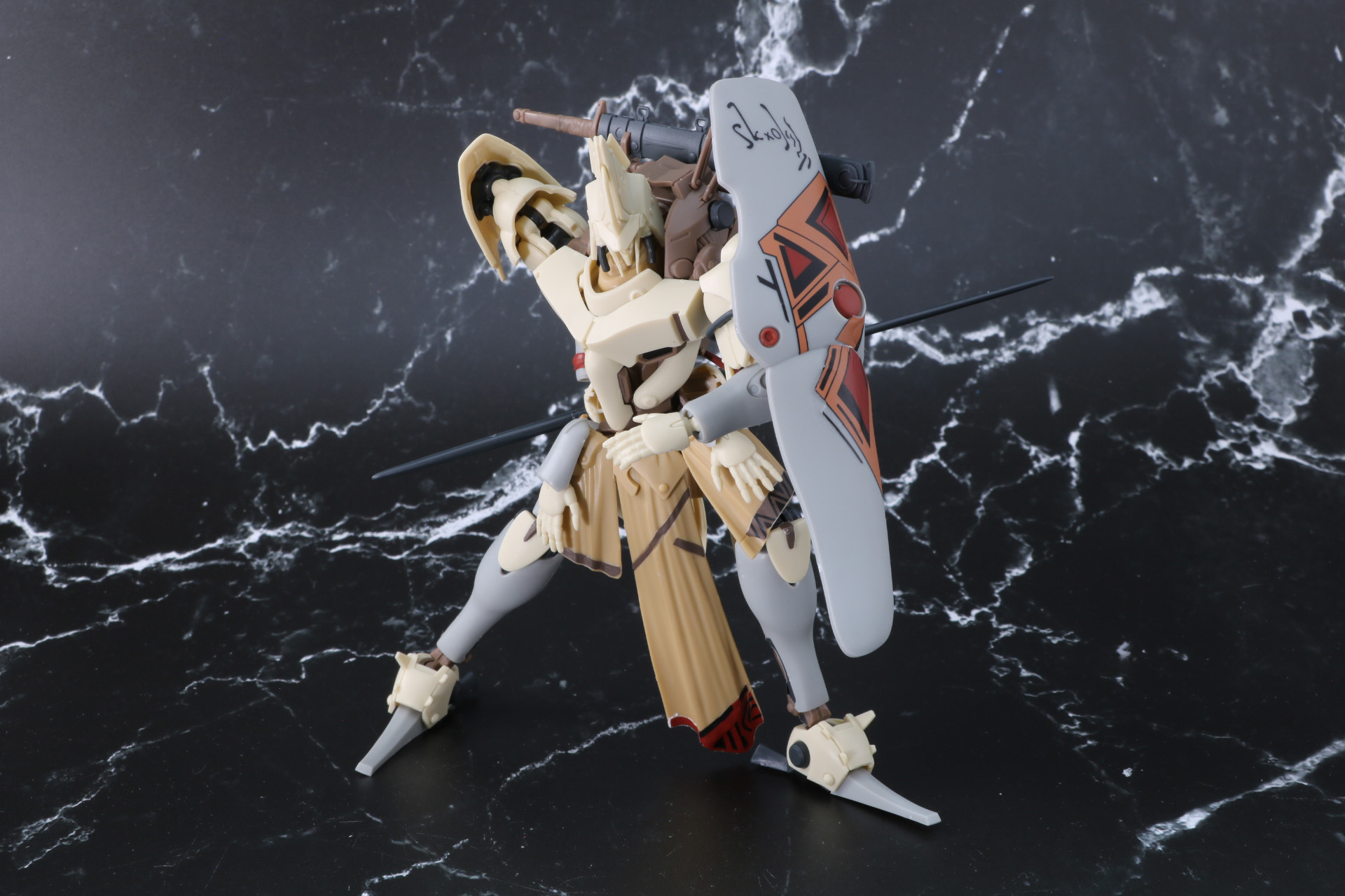 腰に添えた構え